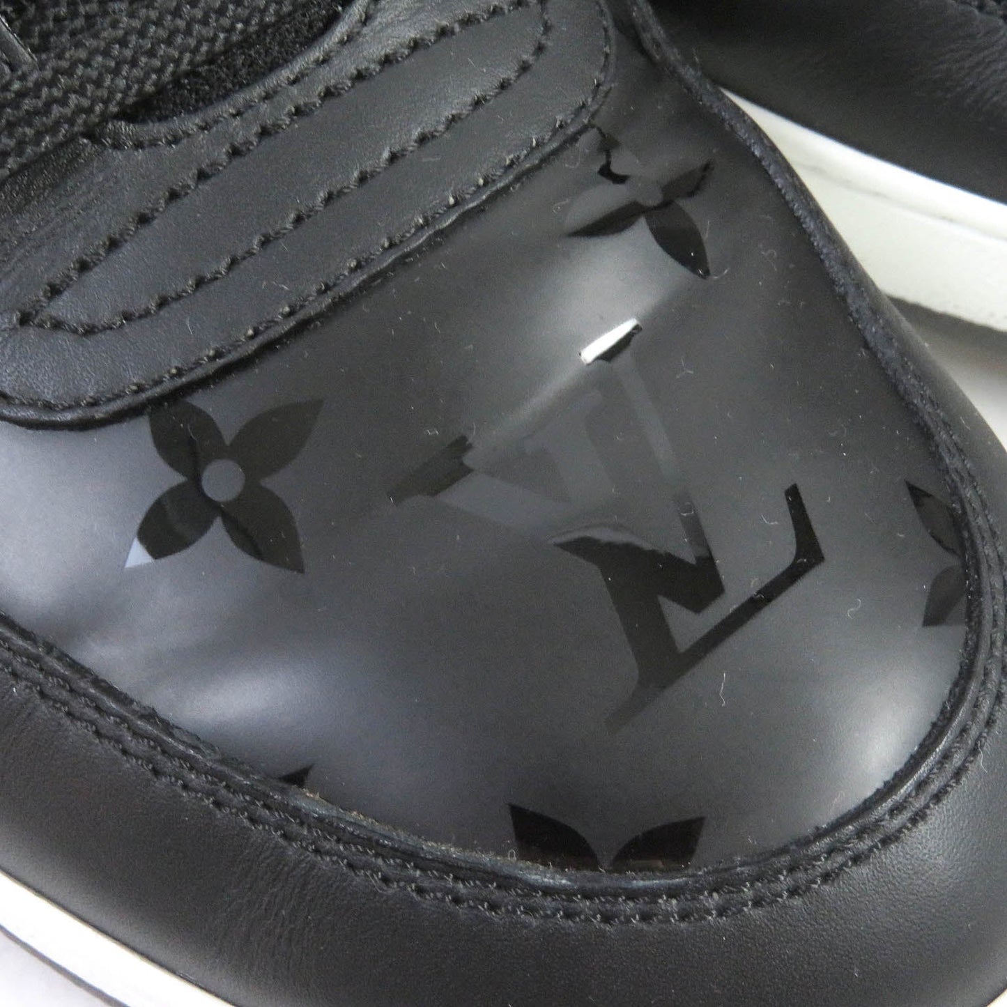 Louis Vuitton Low Cut Sneakers Main