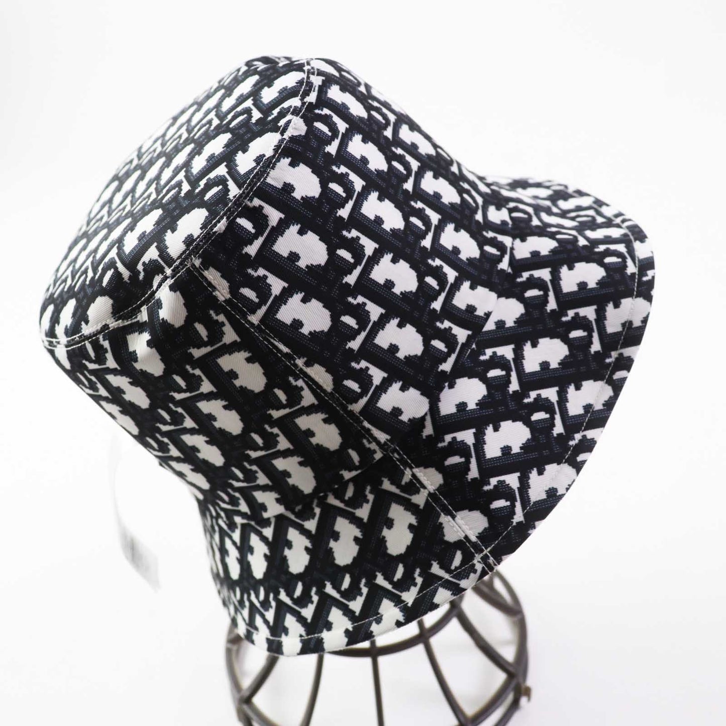 Christian Dior Hat 22Vic923I130 Main