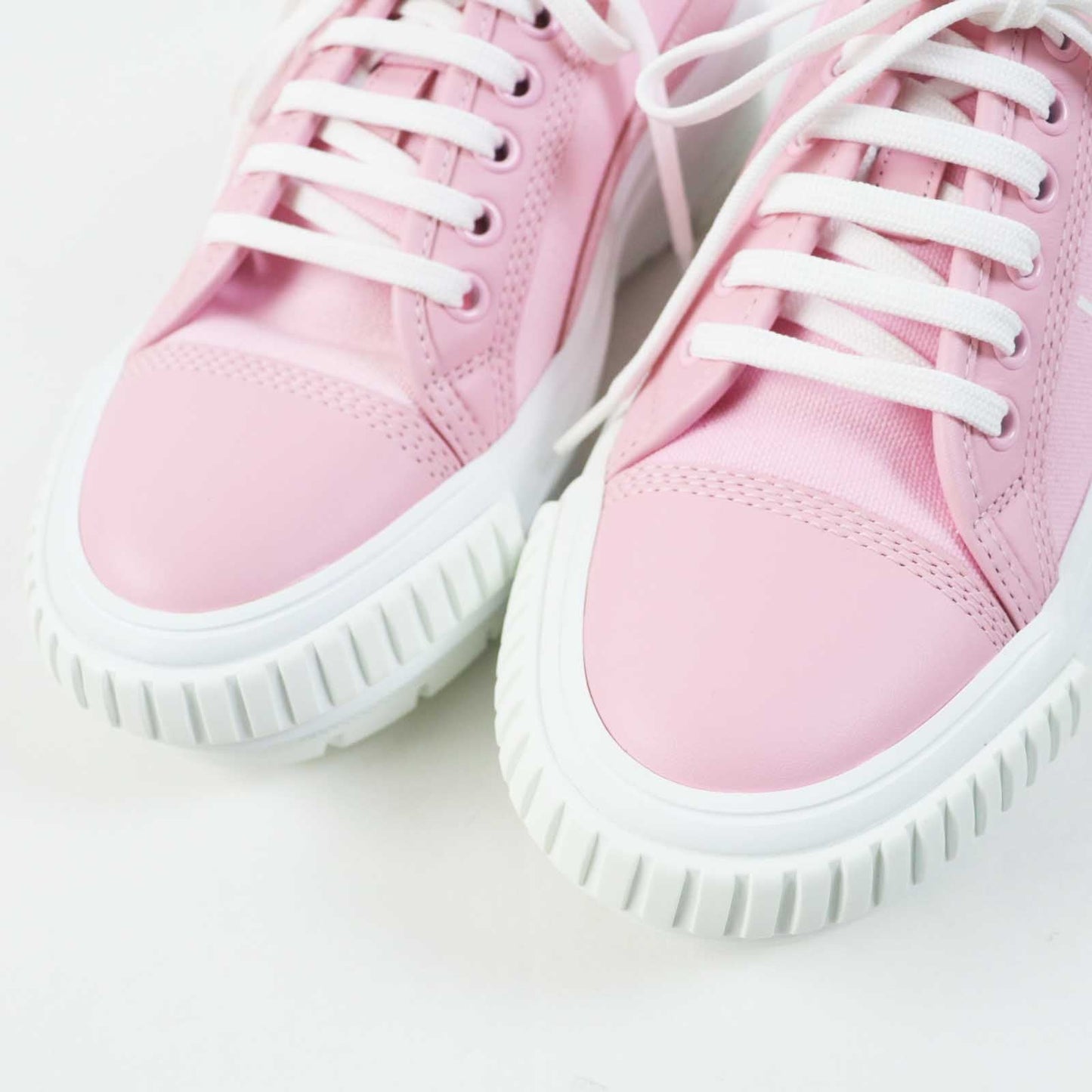 Louis Vuitton Sneakers Main