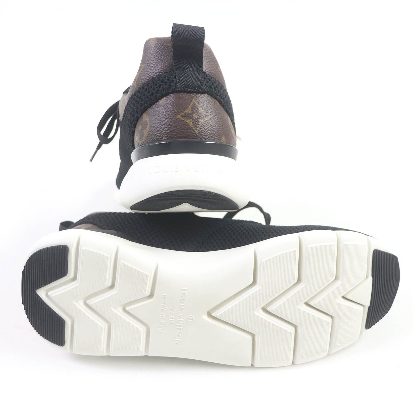 Louis Vuitton Low Cut Sneakers Main