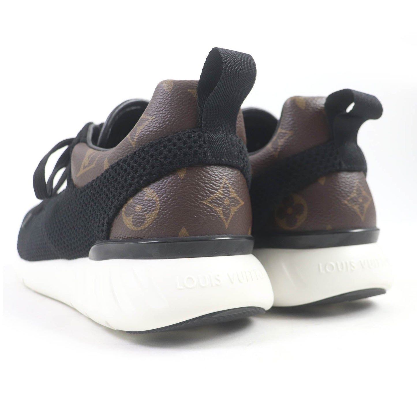 Louis Vuitton Low Cut Sneakers Main
