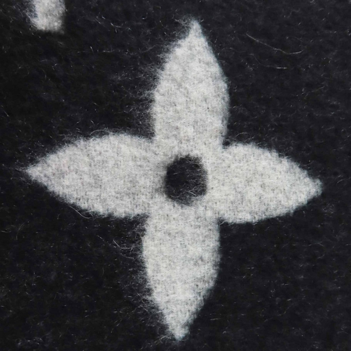 Louis Vuitton Scarf M71040 Cashmere Black Grey Reykjavik