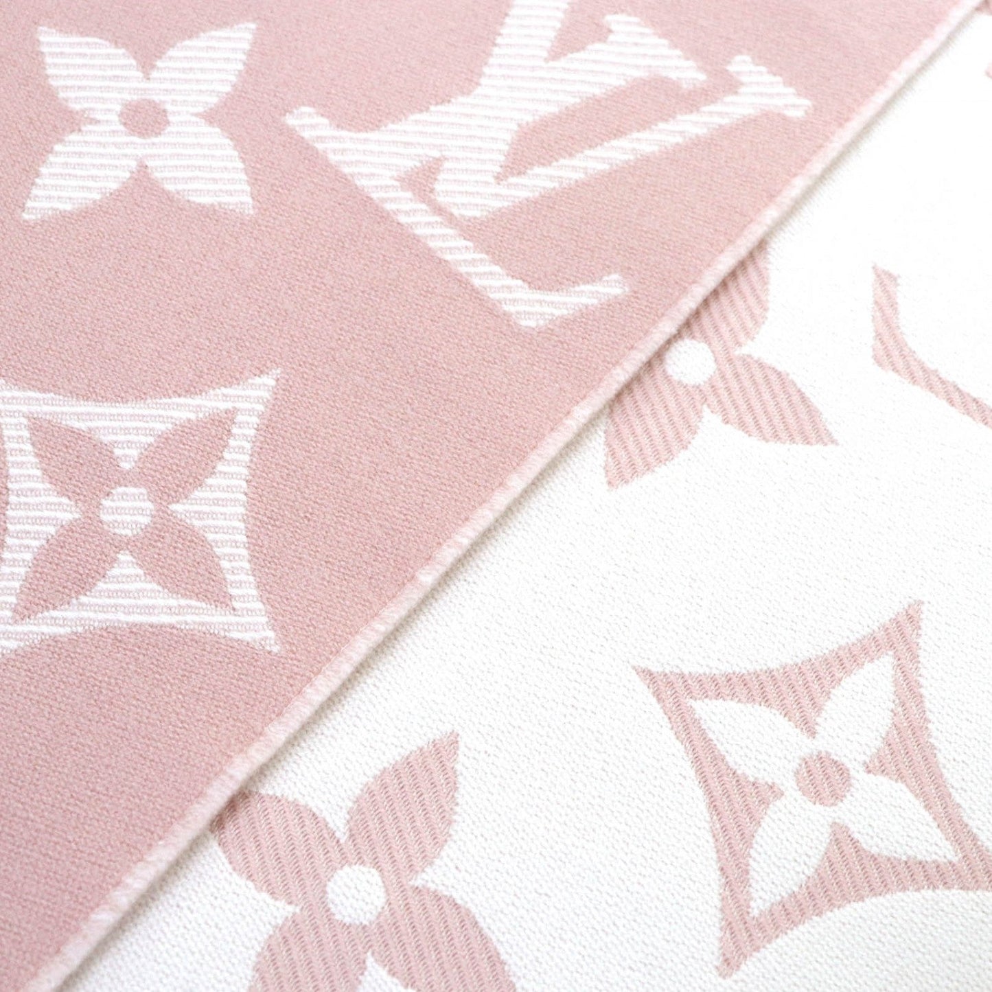 Louis Vuitton Scarf M77854 Wool Beige Rose Lv Essential 17034Cm