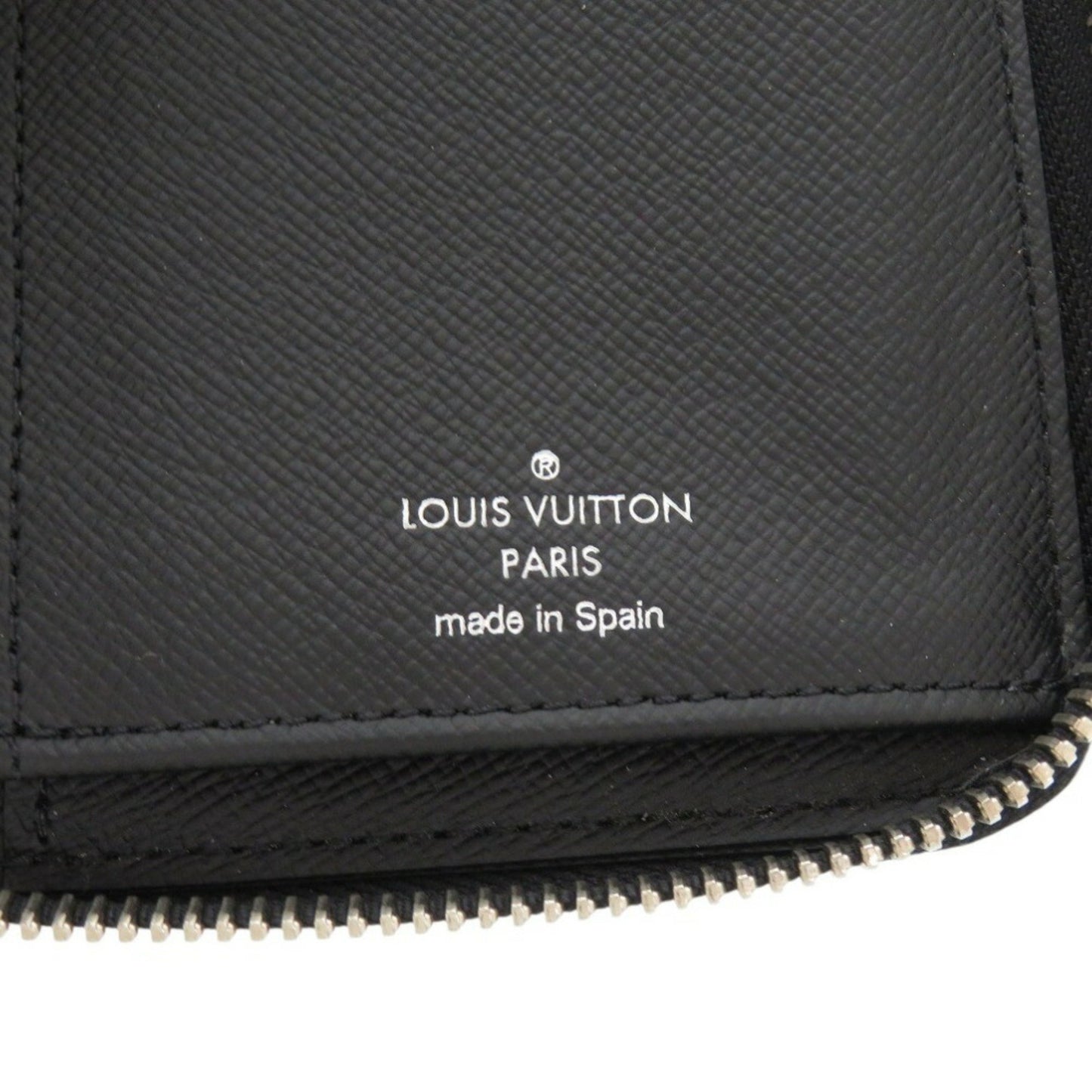 Louis Vuitton Round Zippy Wallet Vertical Taiga M30503 Noir Long Black Lv 0632Louis Vuitton