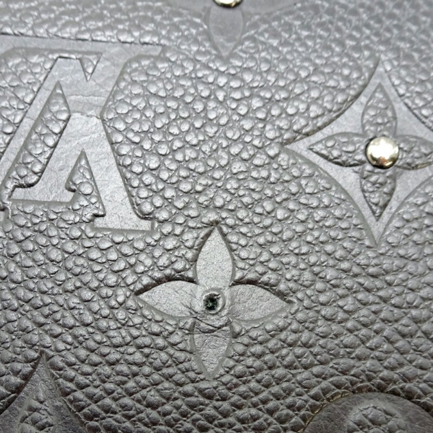 Louis Vuitton Zippy Wallet