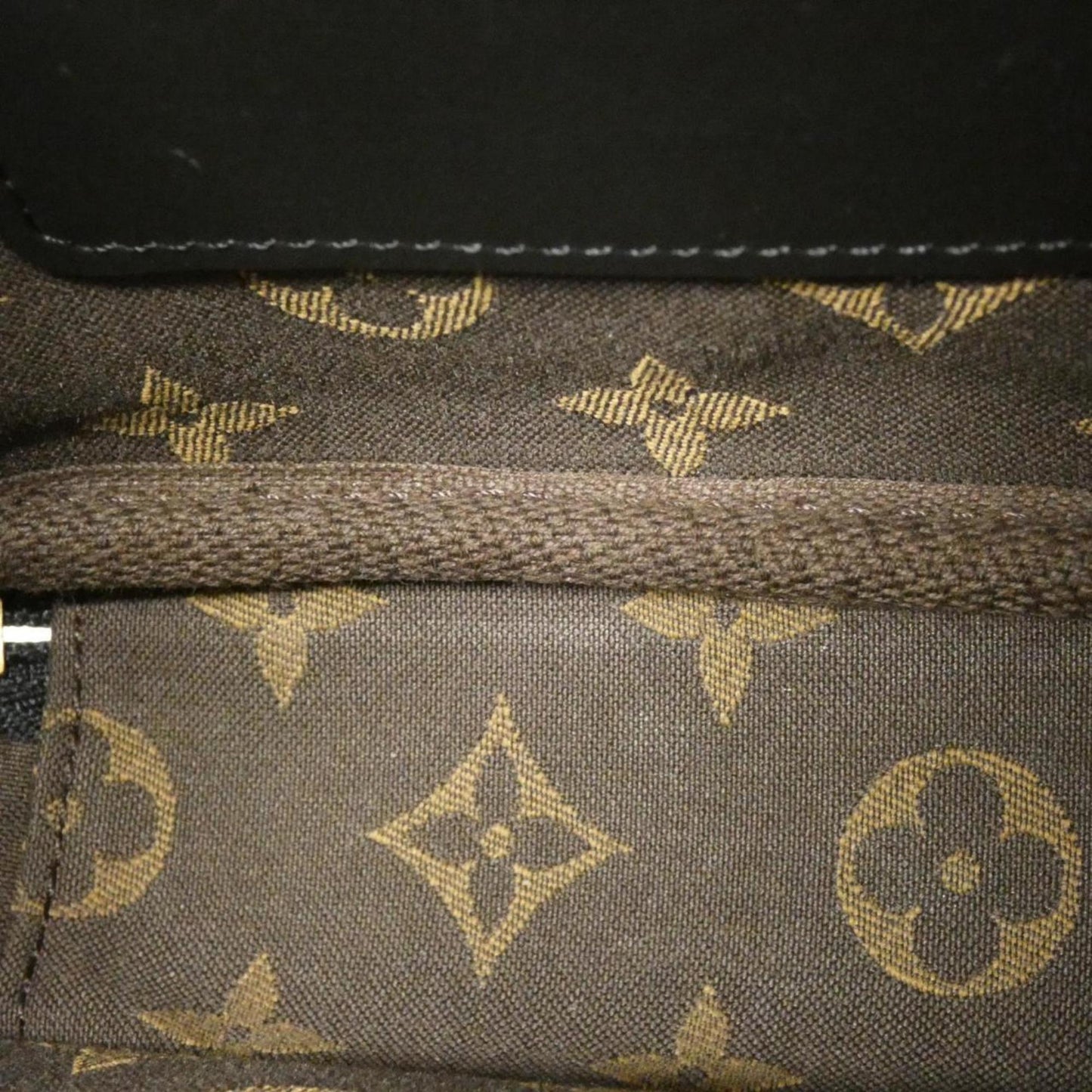 Louis Vuitton Utility Crossbody M80450 Shoulder Bag