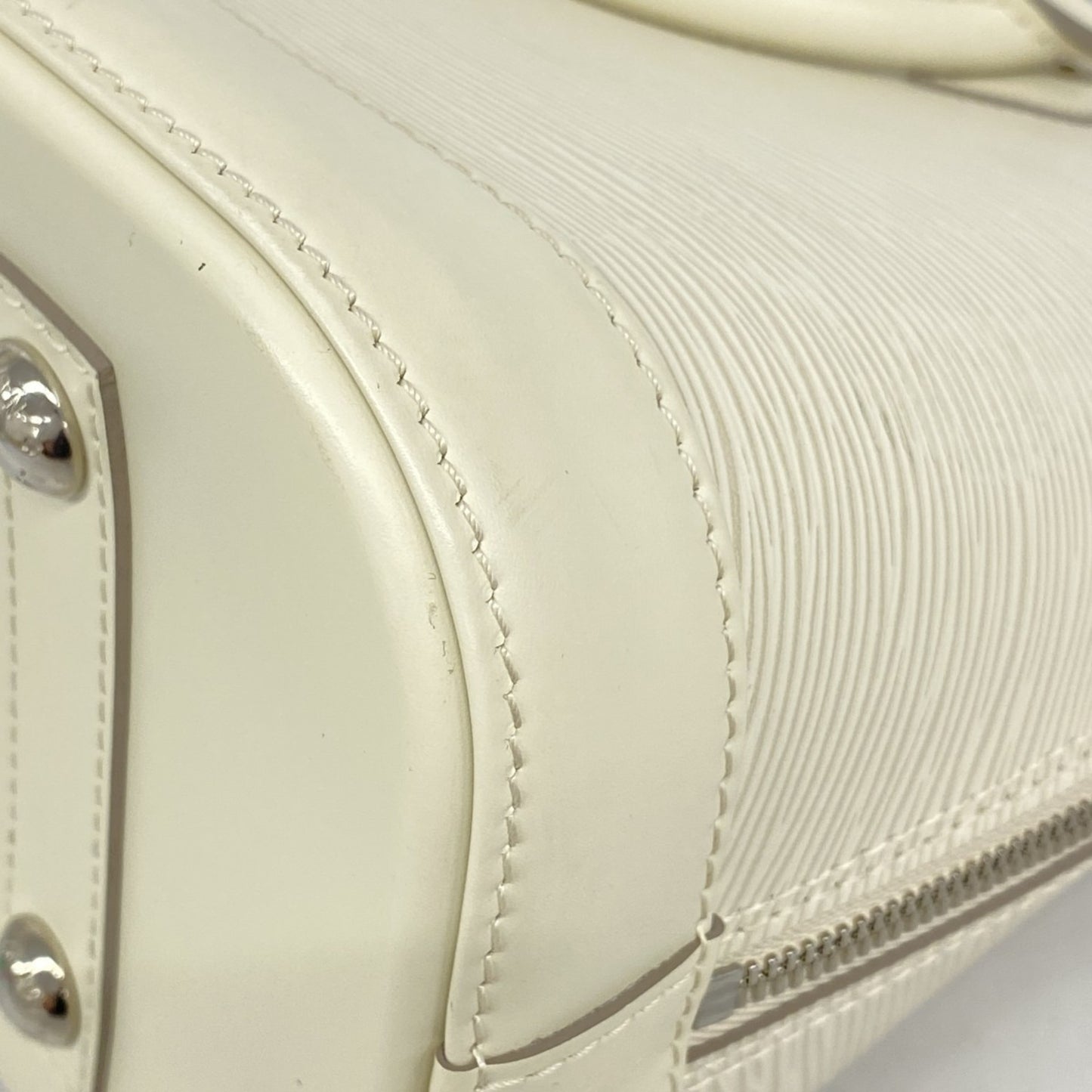 Louis Vuitton Epi Alma Pm Handbag M4030J White Leather