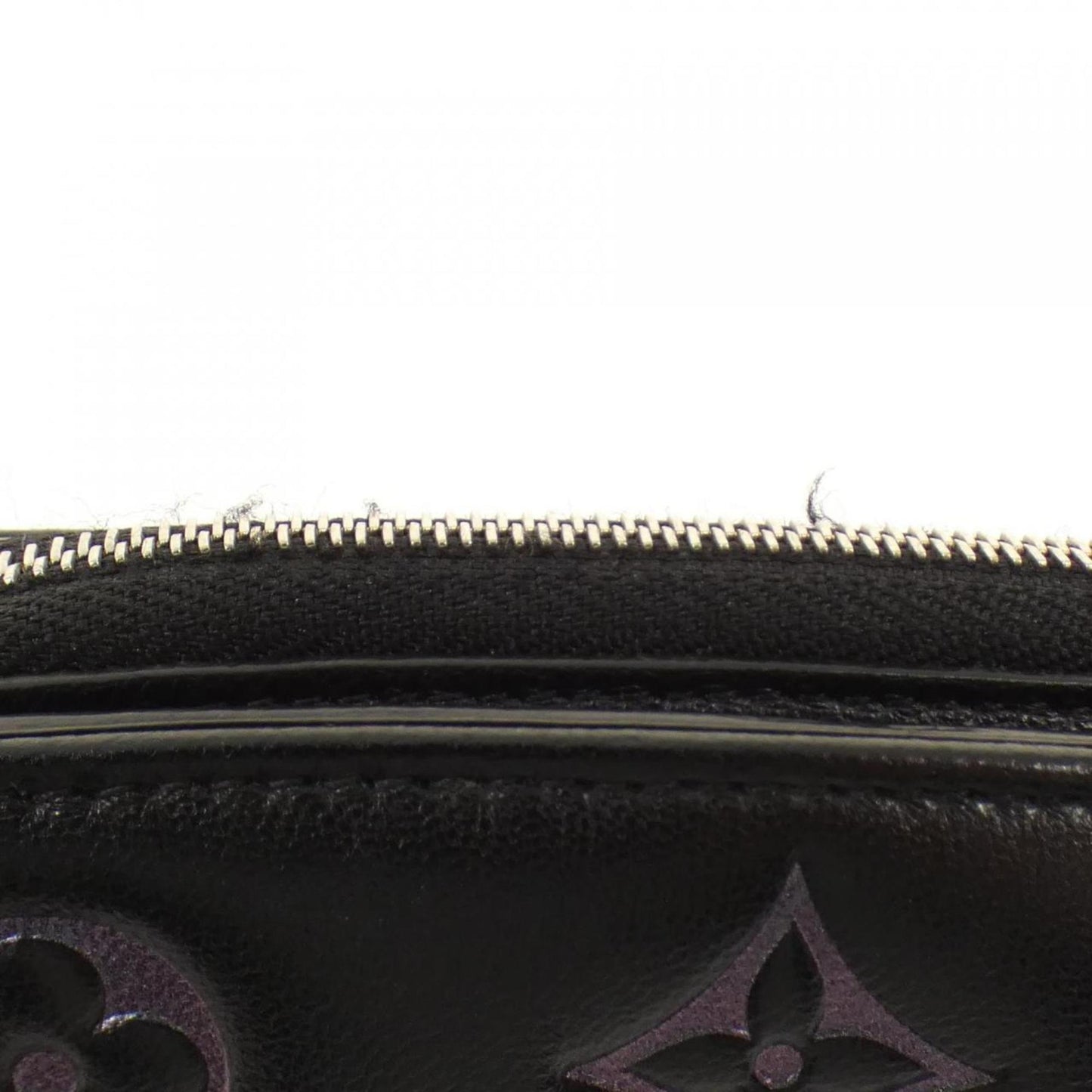 Louis Vuitton Coussin Portefeuille Lou M82767 Wallet