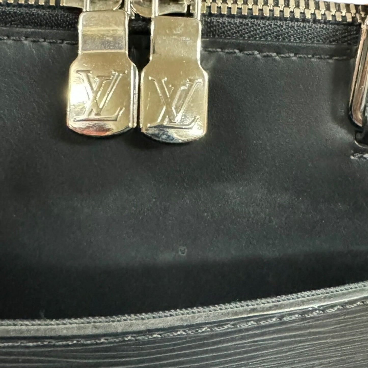 Louis Vuitton Oliver Epi Shoulder Bag Leather M51690 Black