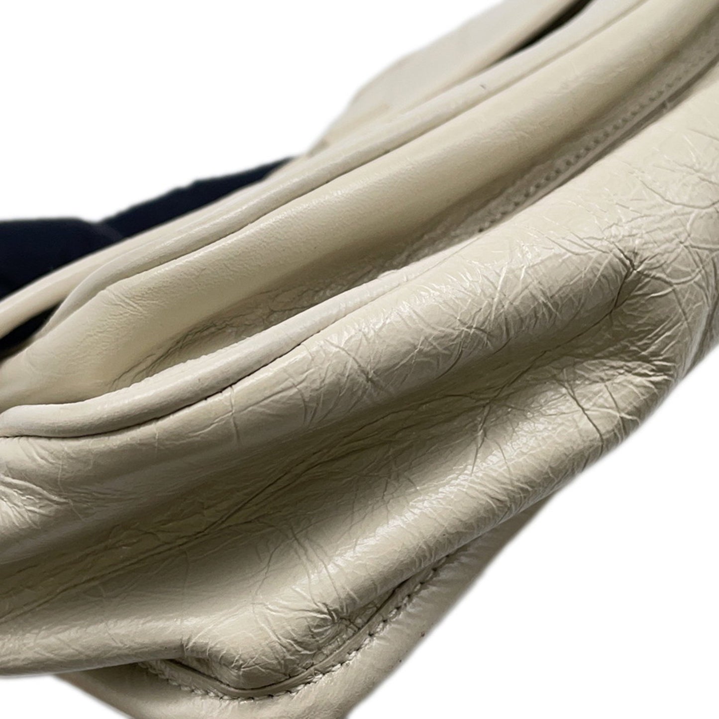 Yves Saint Laurent Niki Baby Leather Bag 6331600En049207 Saint Laurent Paris White