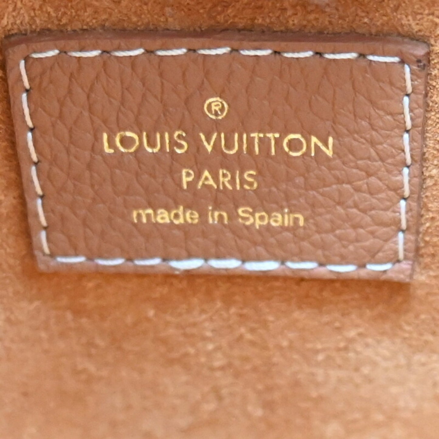 Louis Vuitton Lowkey Hobo Mm Women'S Shoulder Bag M24974 In Grained Calfskin Leather