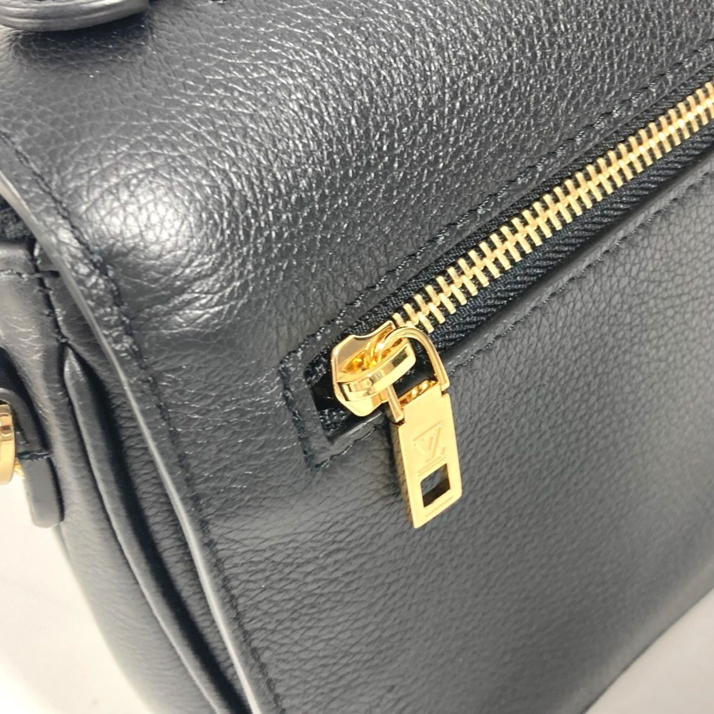 Louis Vuitton M22735 Oxford Bag