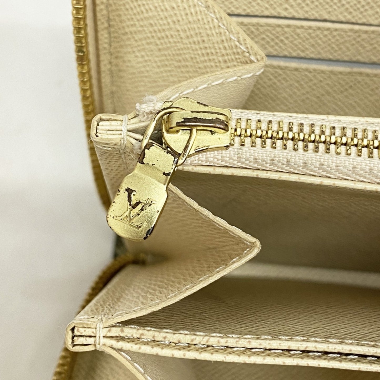 Louis Vuitton Damier Azur Zippy Wallet N41660 White