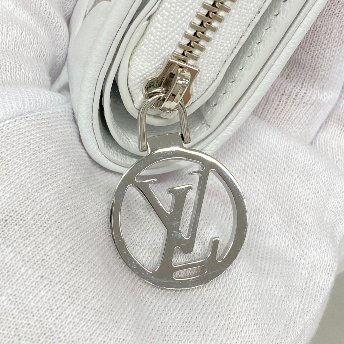 Louis Vuitton Monogram Embossed Portefeuille Lou Wallet M12153 White
