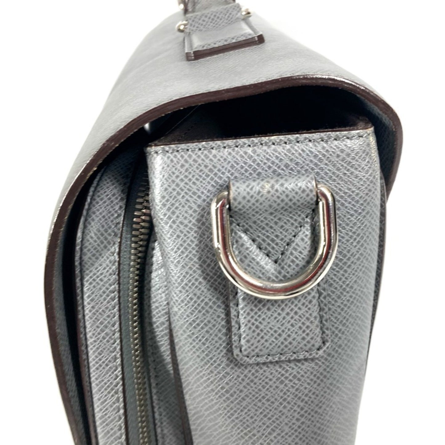 Louis Vuitton M32638 Taiga Vasili Gm 2Way Bag Shoulder Handbag Crossbody Business Leather