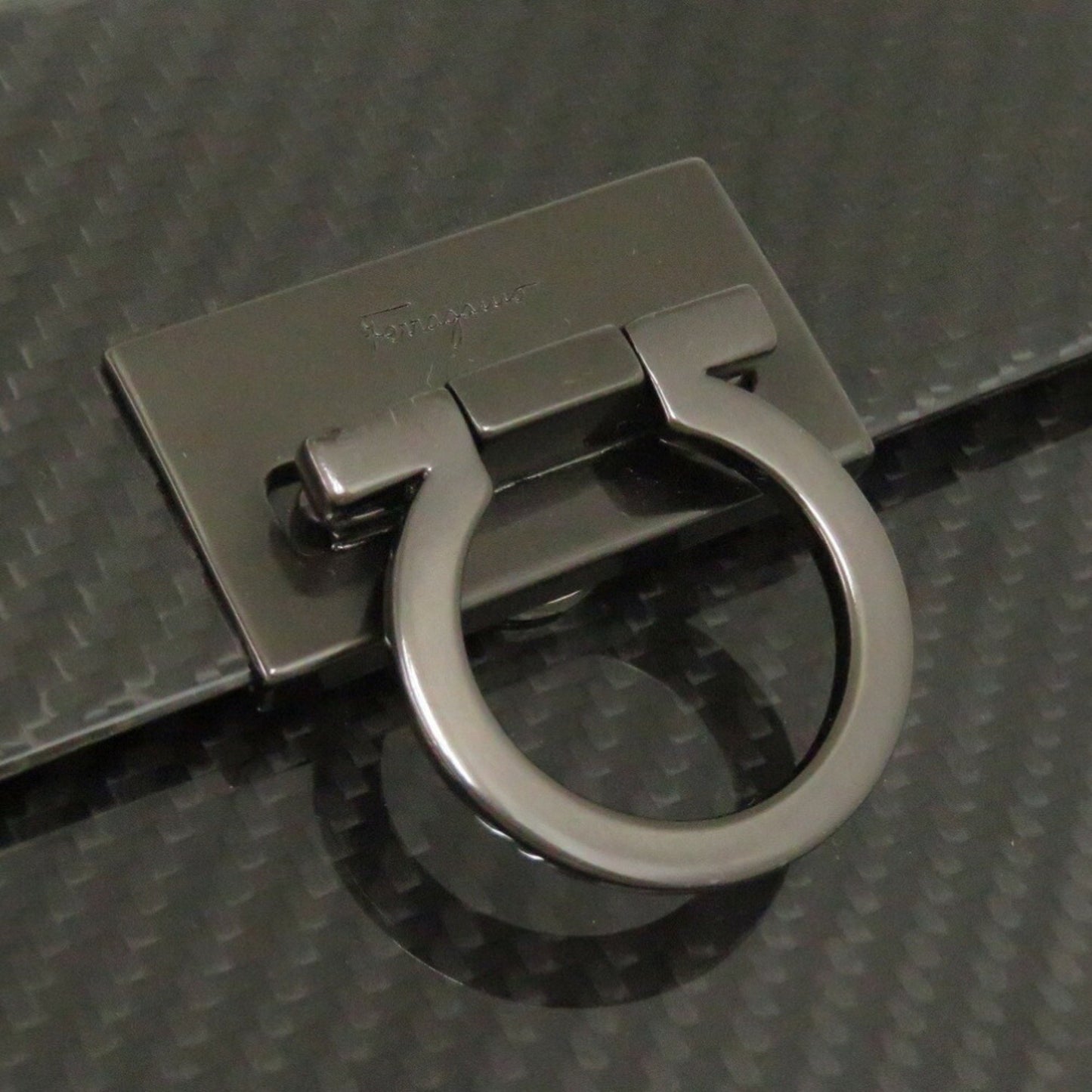 Salvatore Ferragamo Gancini Do-21 9746 Carbon Black Handbag 1537Salvatore