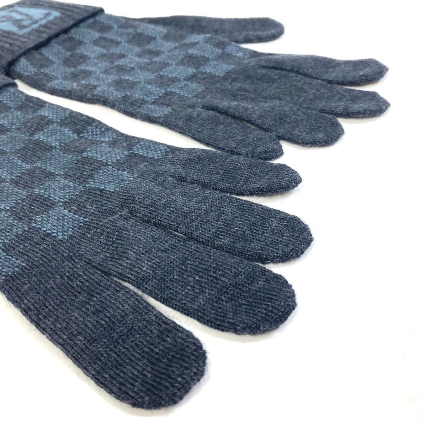 Louis Vuitton Gon Petit Damier Gloves With Lv Logo