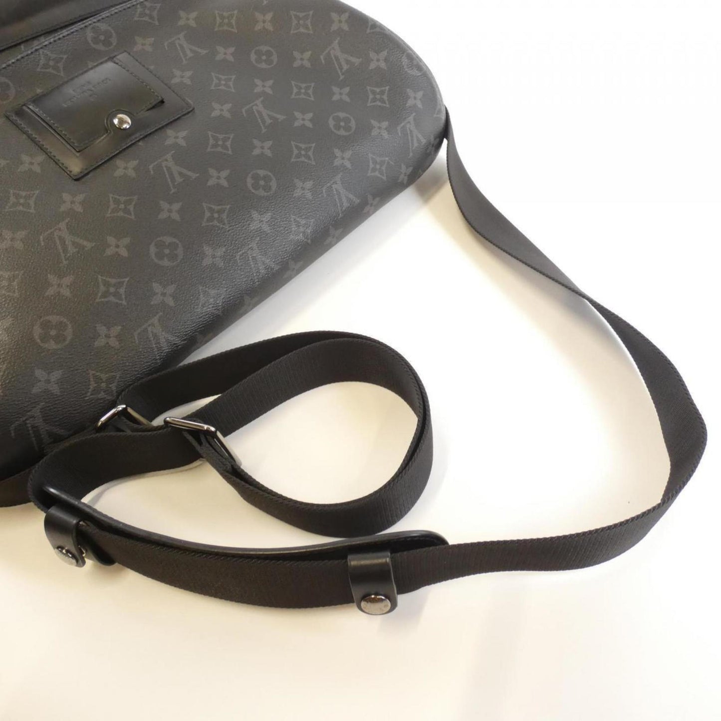 Louis Vuitton Monogram Eclipse Messenger Voyage Mm M40510 Shoulder Bag