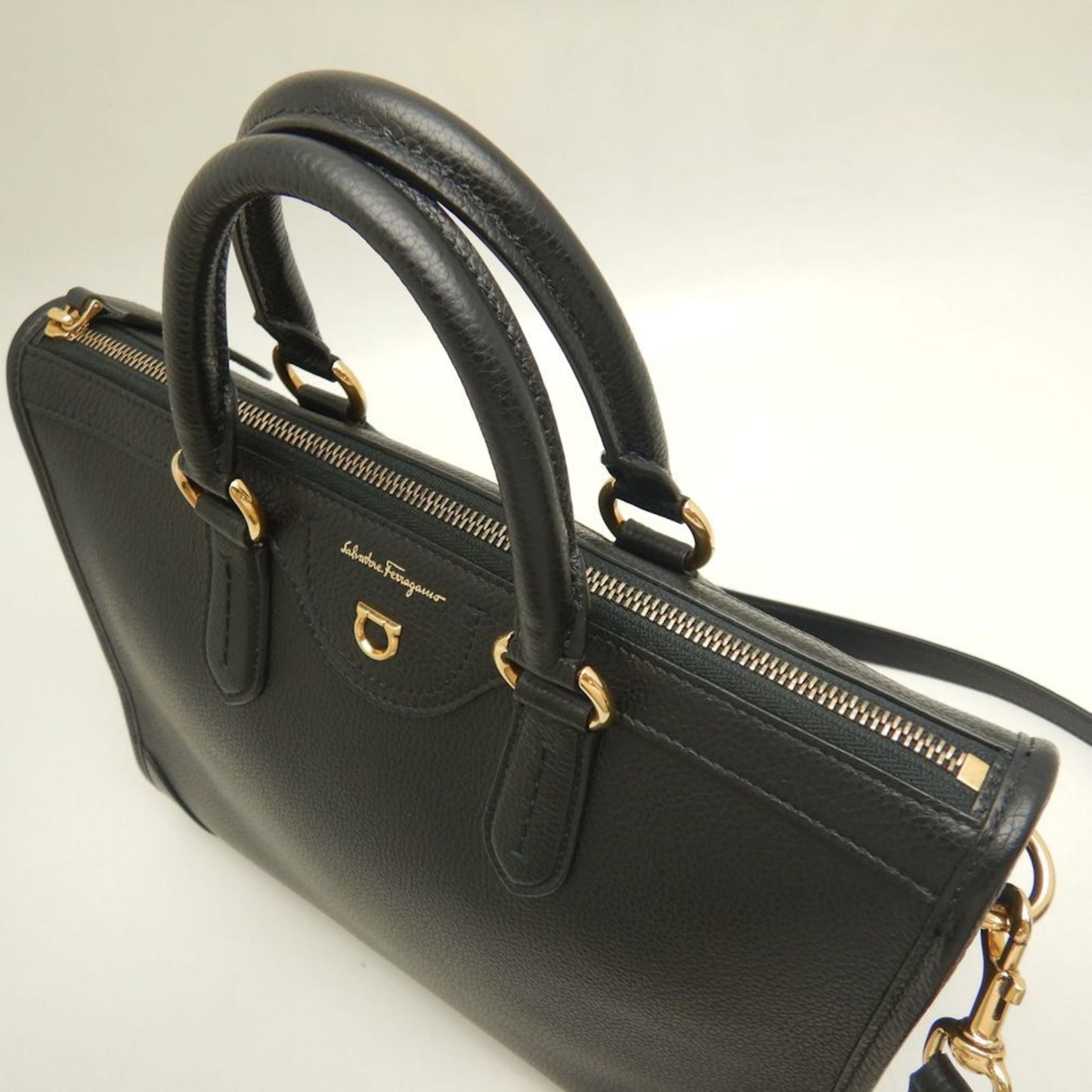 Salvatore Ferragamo 21-1378 Tote Bag Gancini Calf Black 252840