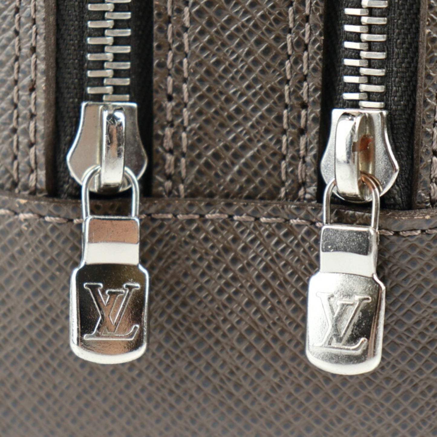 Louis Vuitton Louis Vuitton Pavel Second Bag M31148 Taiga Grizzly Silver Hardware Wristlet Clutch