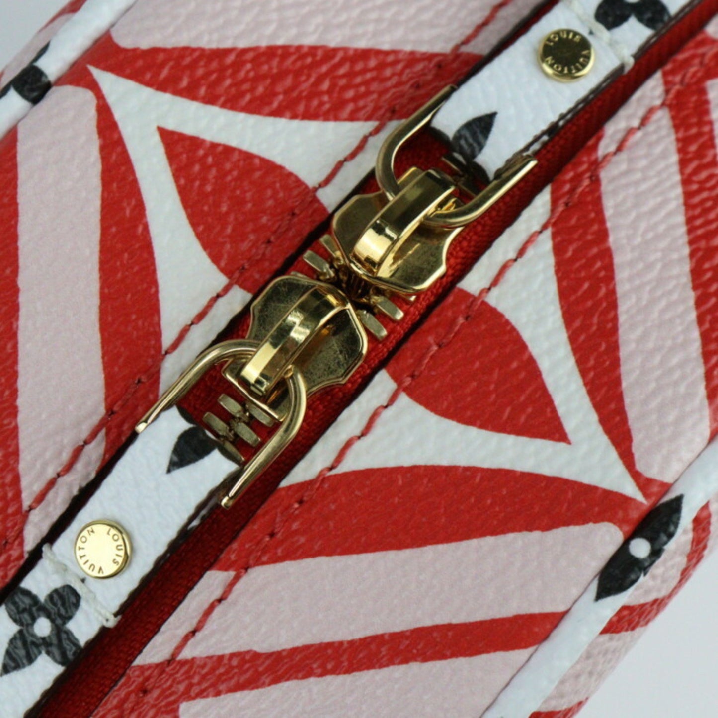 Louis Vuitton Louis Vuitton Boite Chapeau Souple Lv Crafty Monogram Giant Shoulder Bag M45364 Red