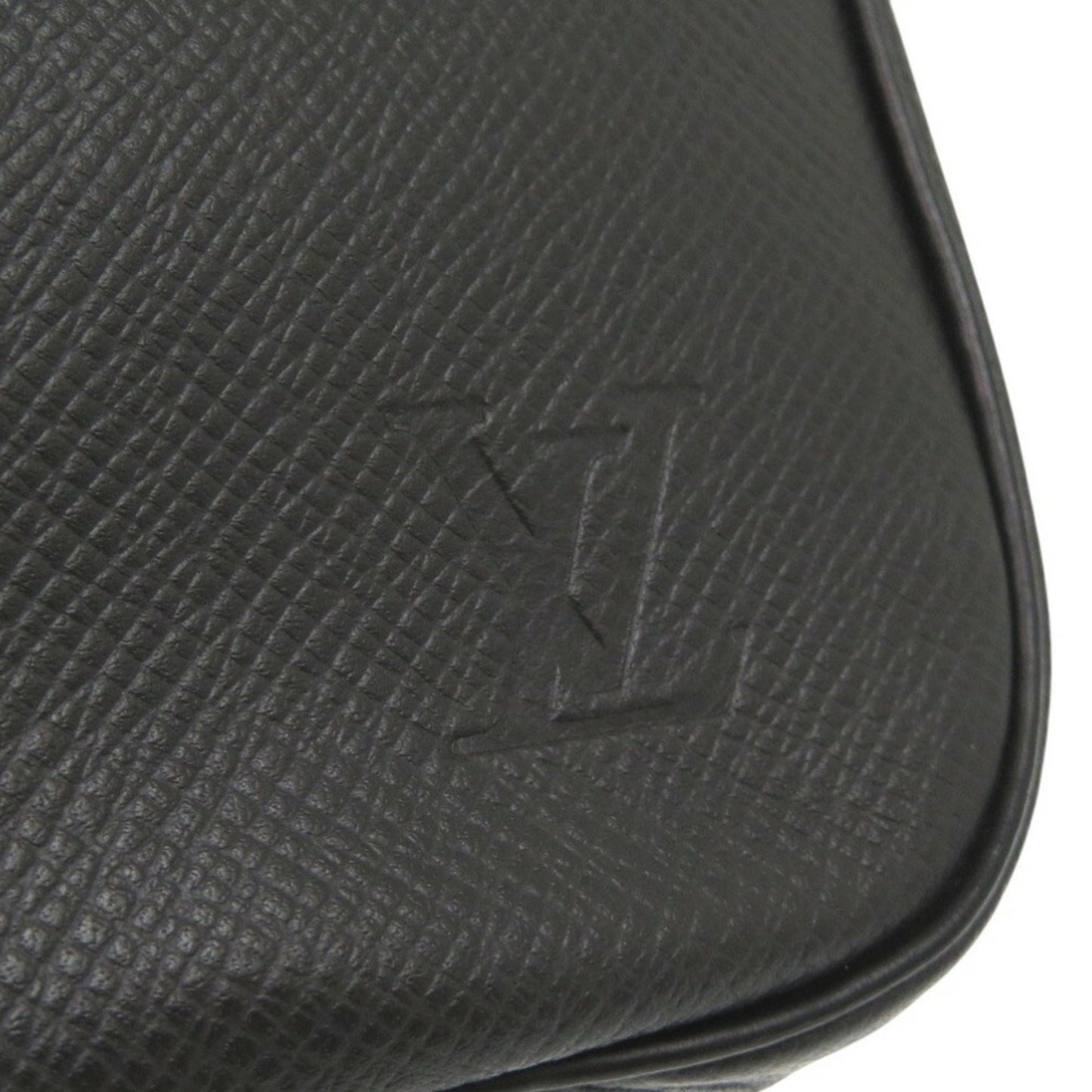 Louis Vuitton Taiga True Toilette Ardoise Second Bag Pouch M30212 Black Ca1014 Engraved Lv