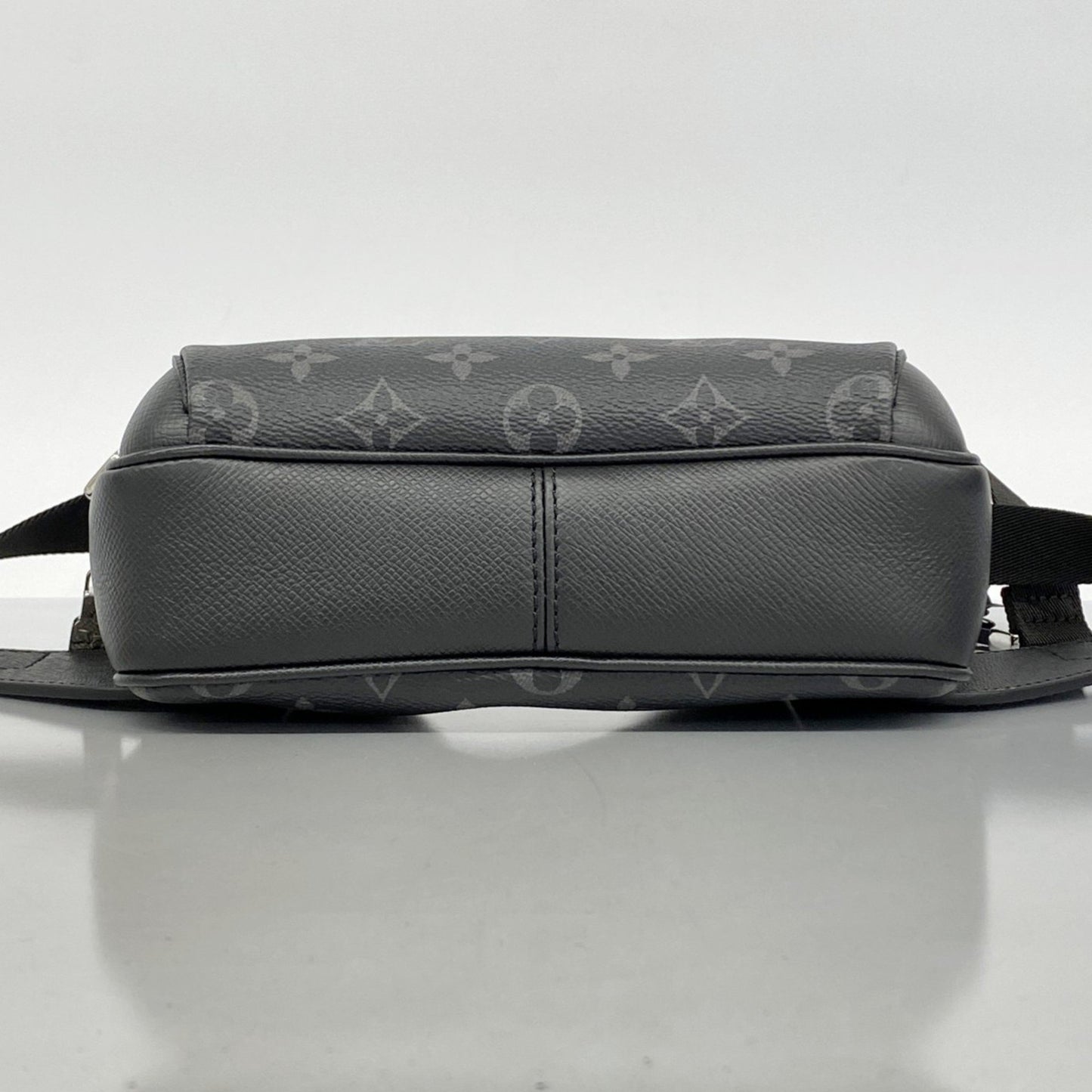 Louis Vuitton Taiga Rama Bum Bag