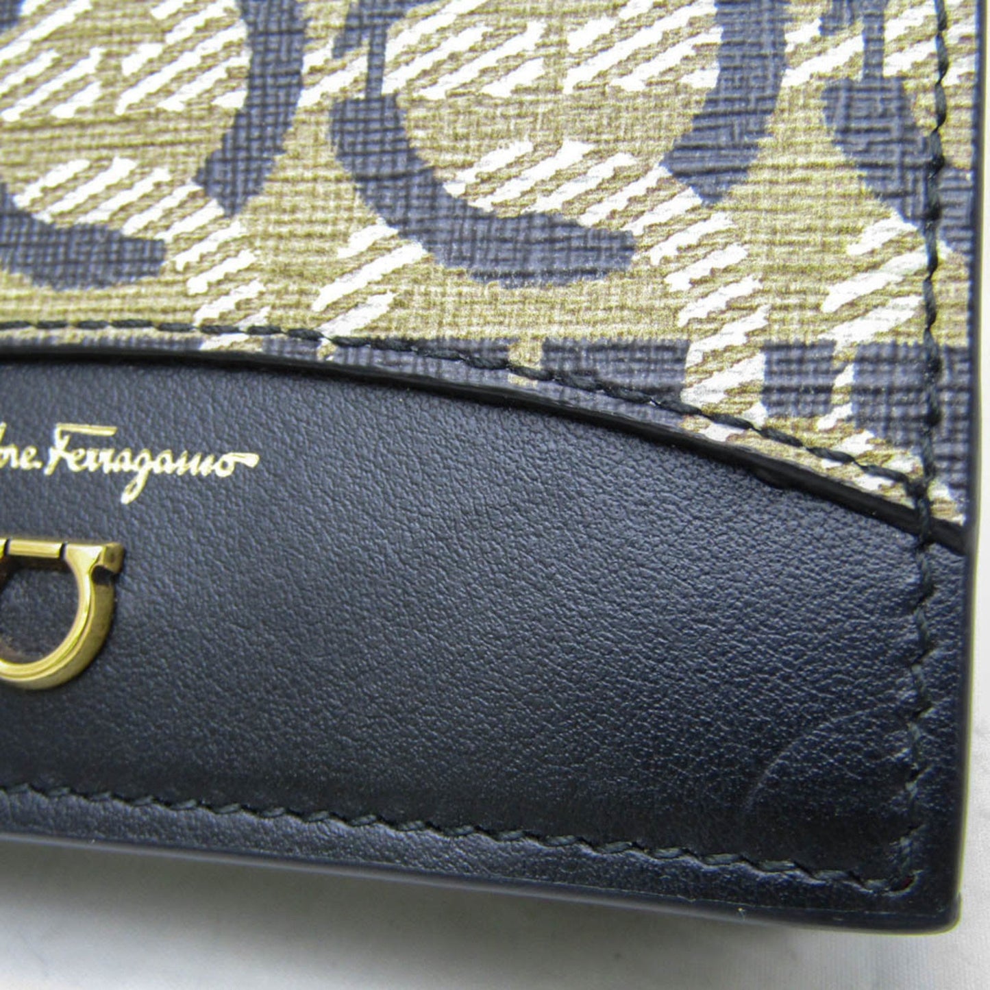 Salvatore Ferragamo Gancini Jl22D890 Women'S Leather