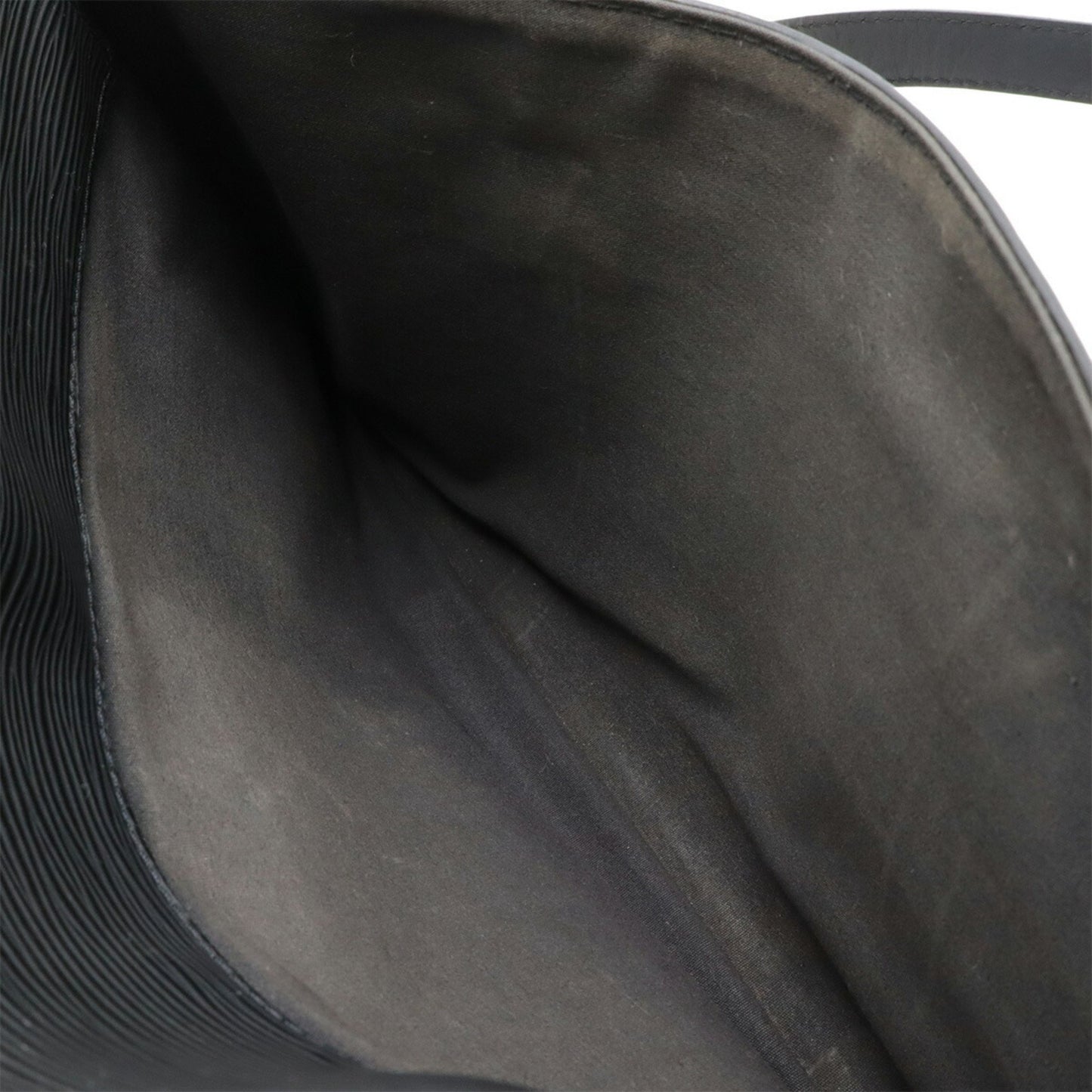 Louis Vuitton Epi Segur Mm Shoulder Bag In Black Leather (Noir) M58862