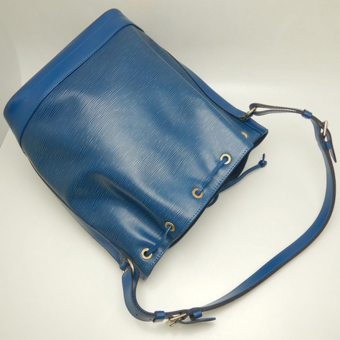 Louis Vuitton Epi Noe M44005 Shoulder Bag In Toledo Blue