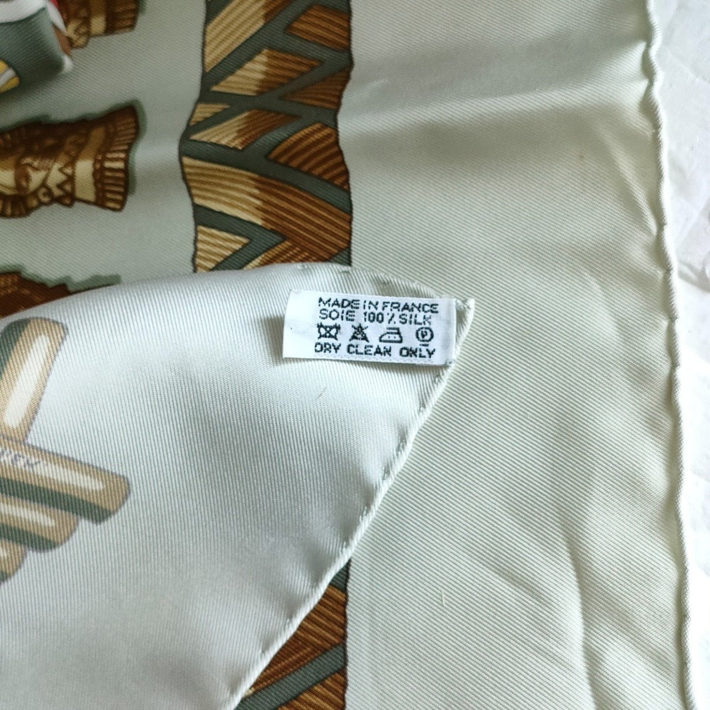 Hermes Huaca Piru Sacred Peru Carr 90 Large Silk Scarf/Muffler Multicolor