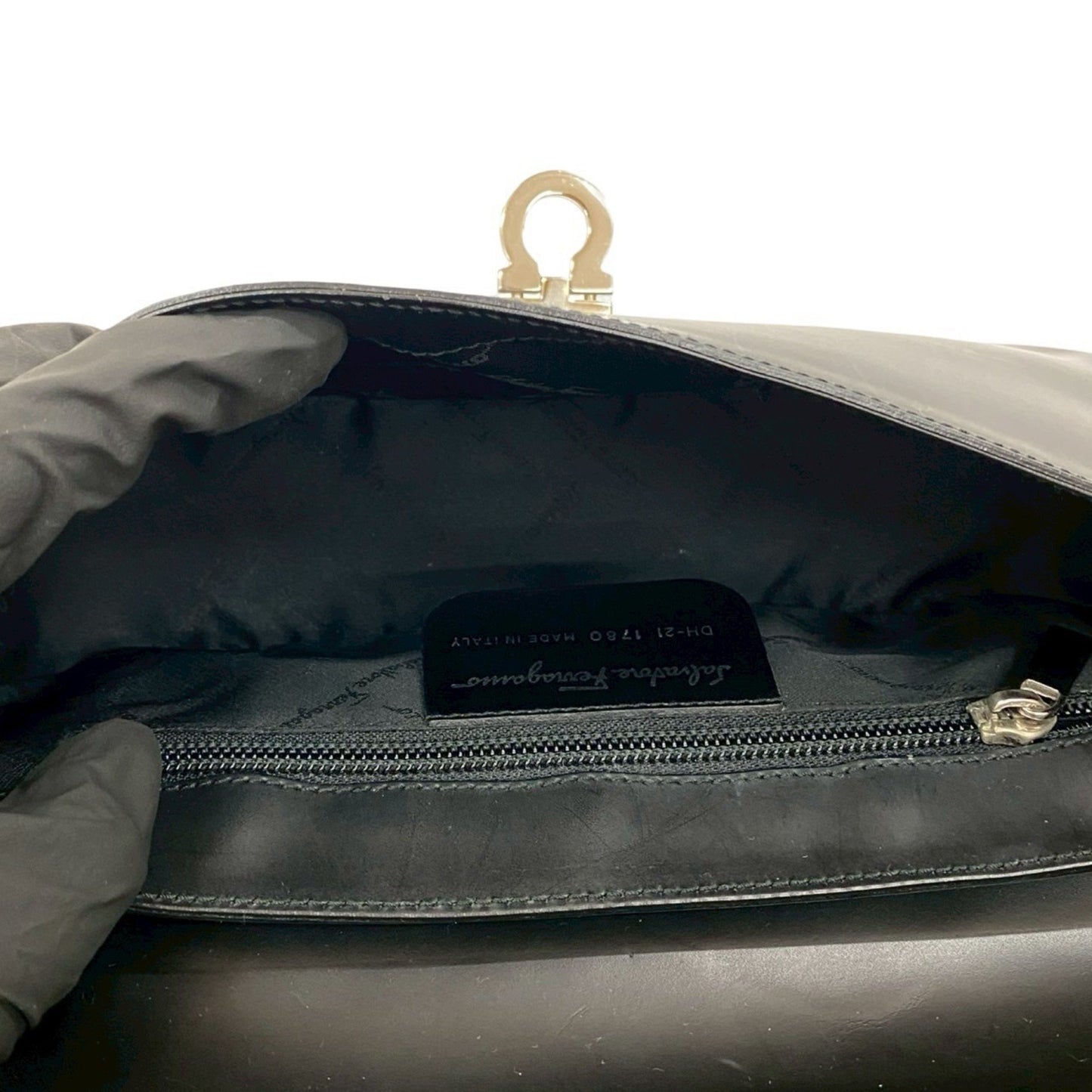 Salvatore Ferragamo Gancini Hardware Leather Semi-Shoulder Bag In Black