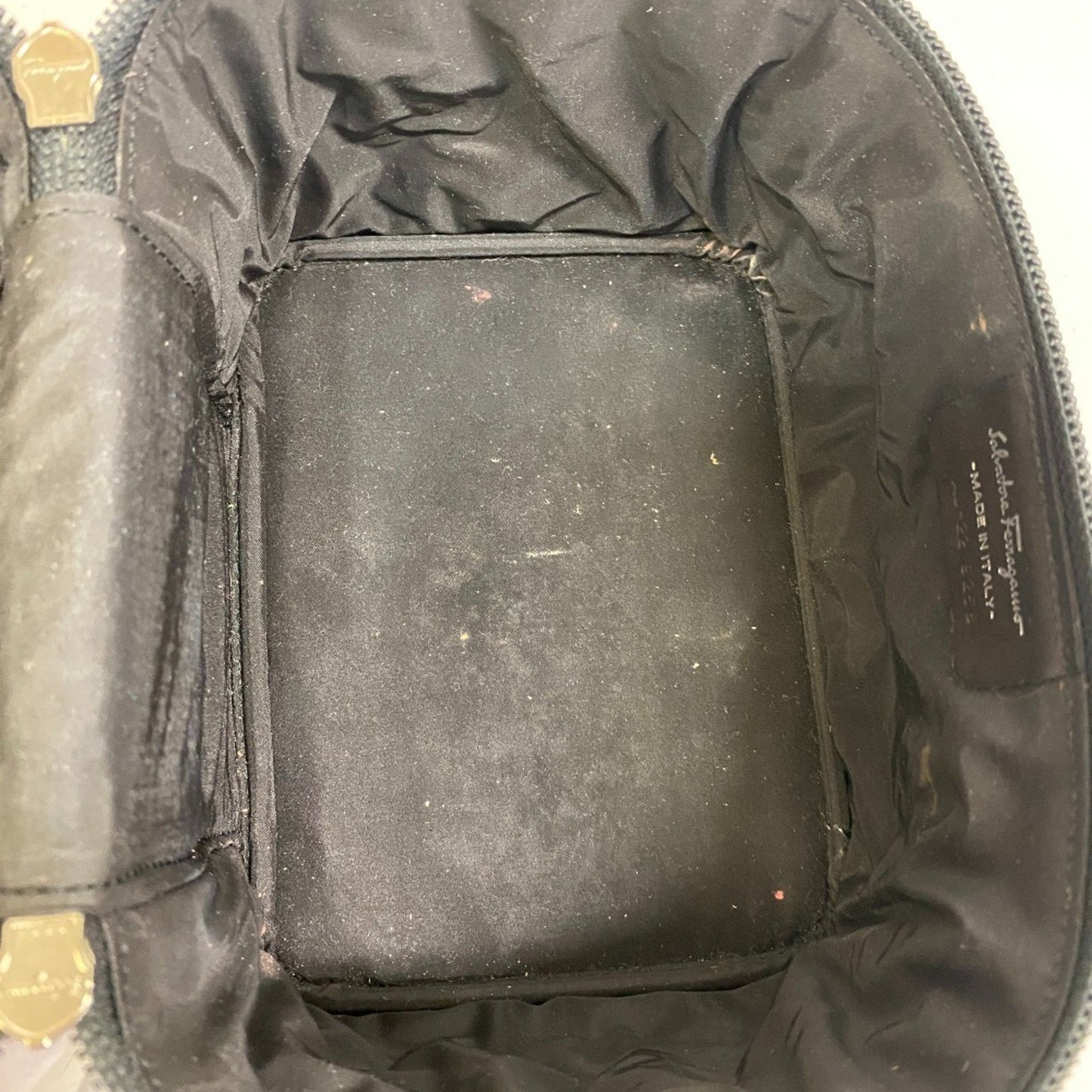 Salvatore Ferragamo Au-22 9258 2-Way Vanity Bag
