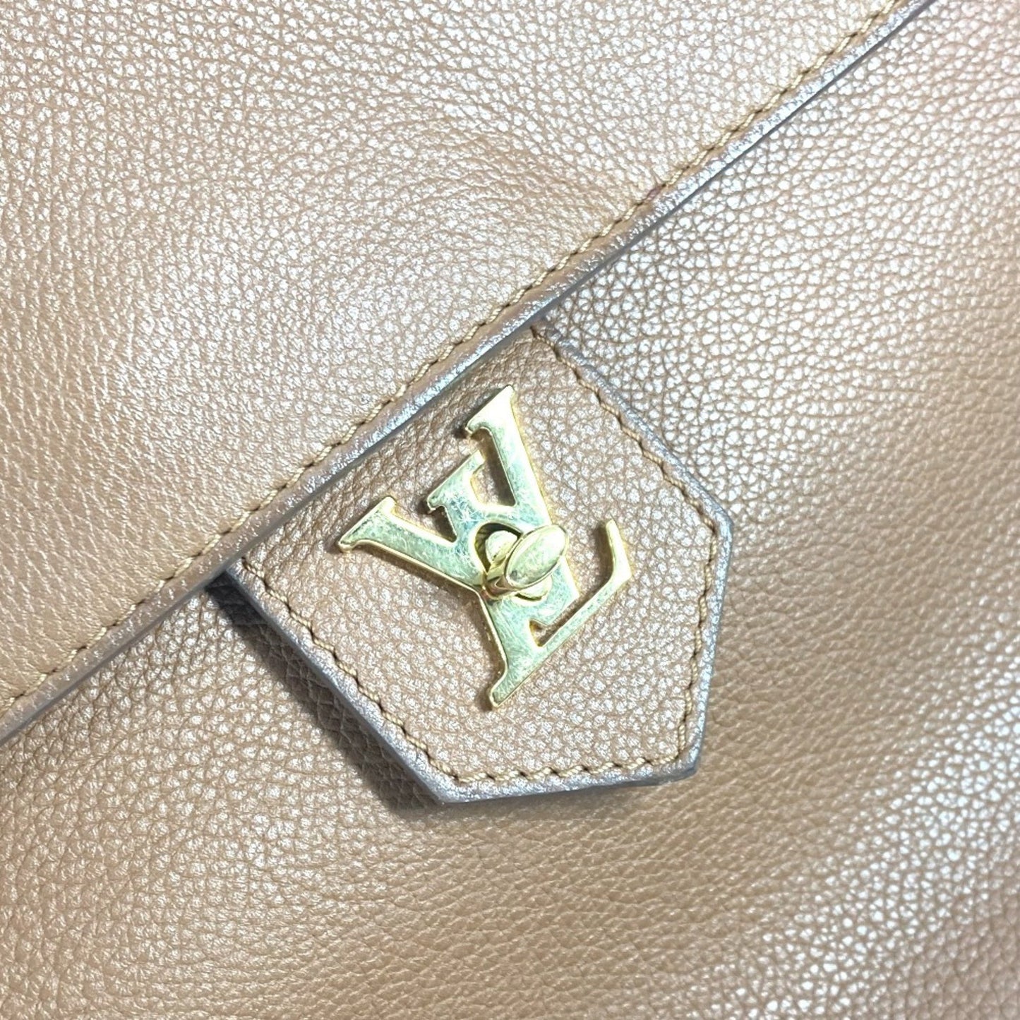 Louis Vuitton Louis Vuitton Lock Me Mm Bag Tote Shoulder Flap Leather