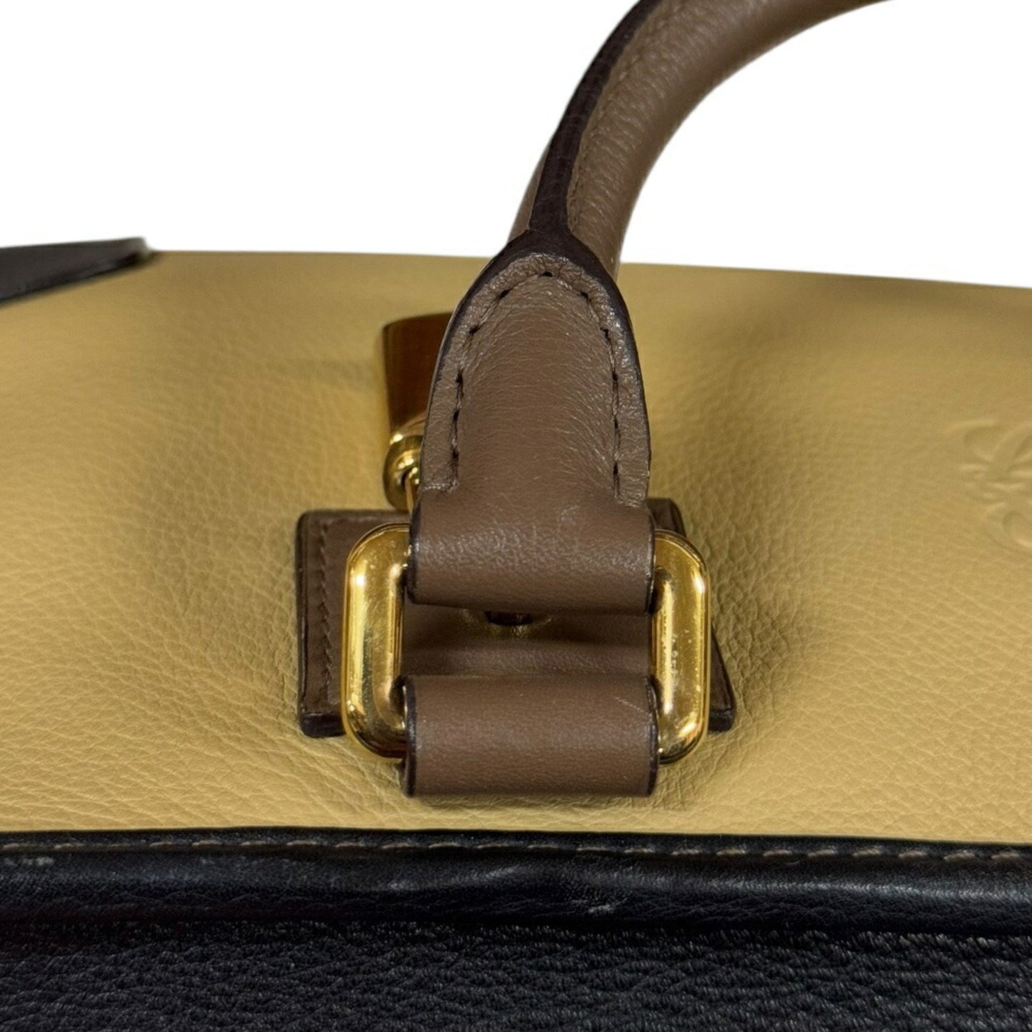 Loewe Amazona 28 Handbag Leather 352.69La03 Beige