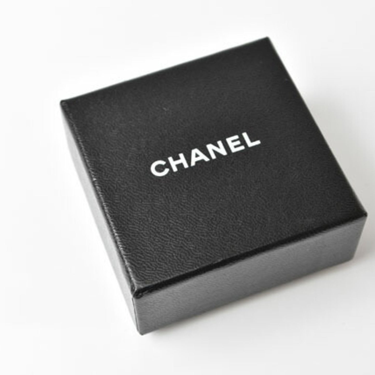 Chanel Brooch Pin Here Mark Ribbon Motif Gold Black