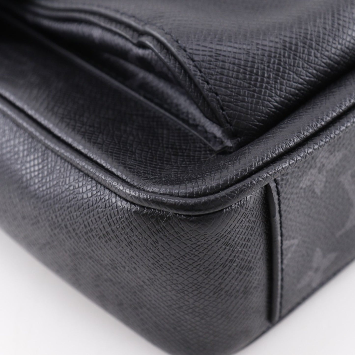 Louis Vuitton Taigalama Shoulder Bag M30746
