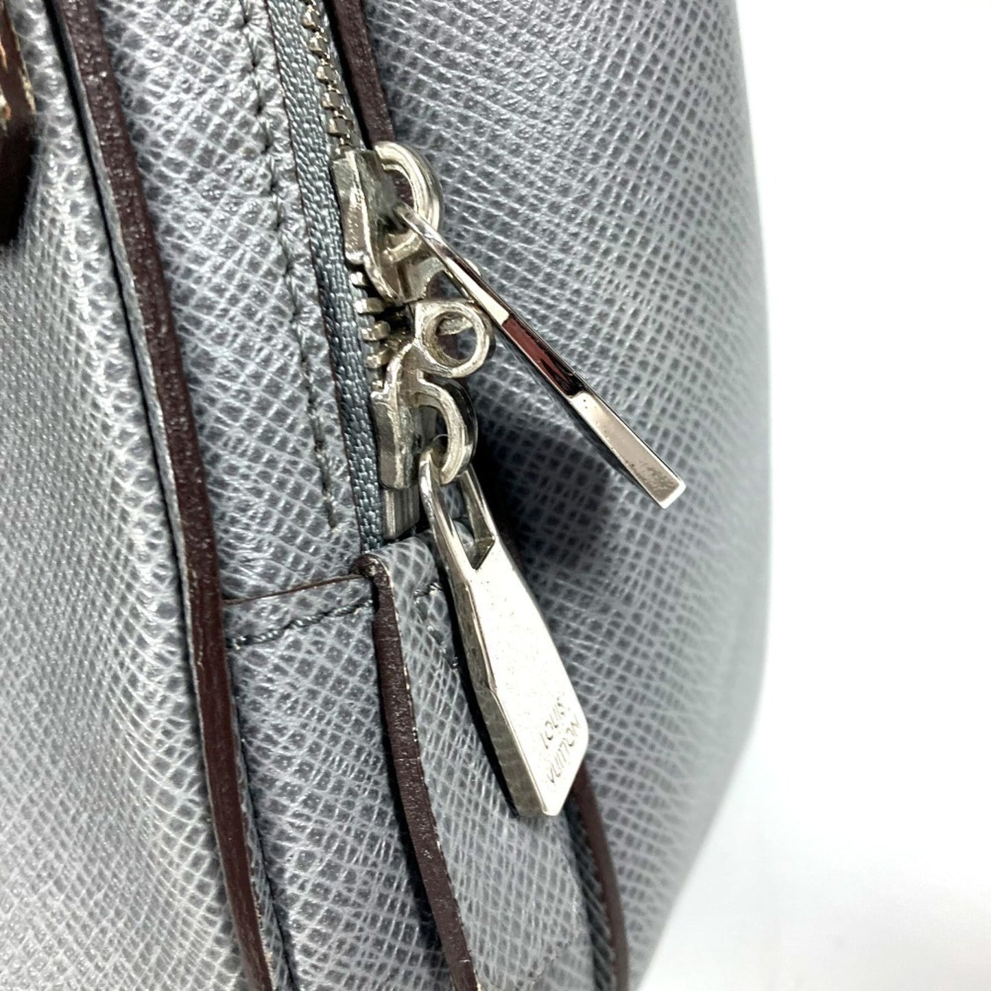 Louis Vuitton M32638 Taiga Vasili Gm 2Way Bag Shoulder Handbag Crossbody Business Leather