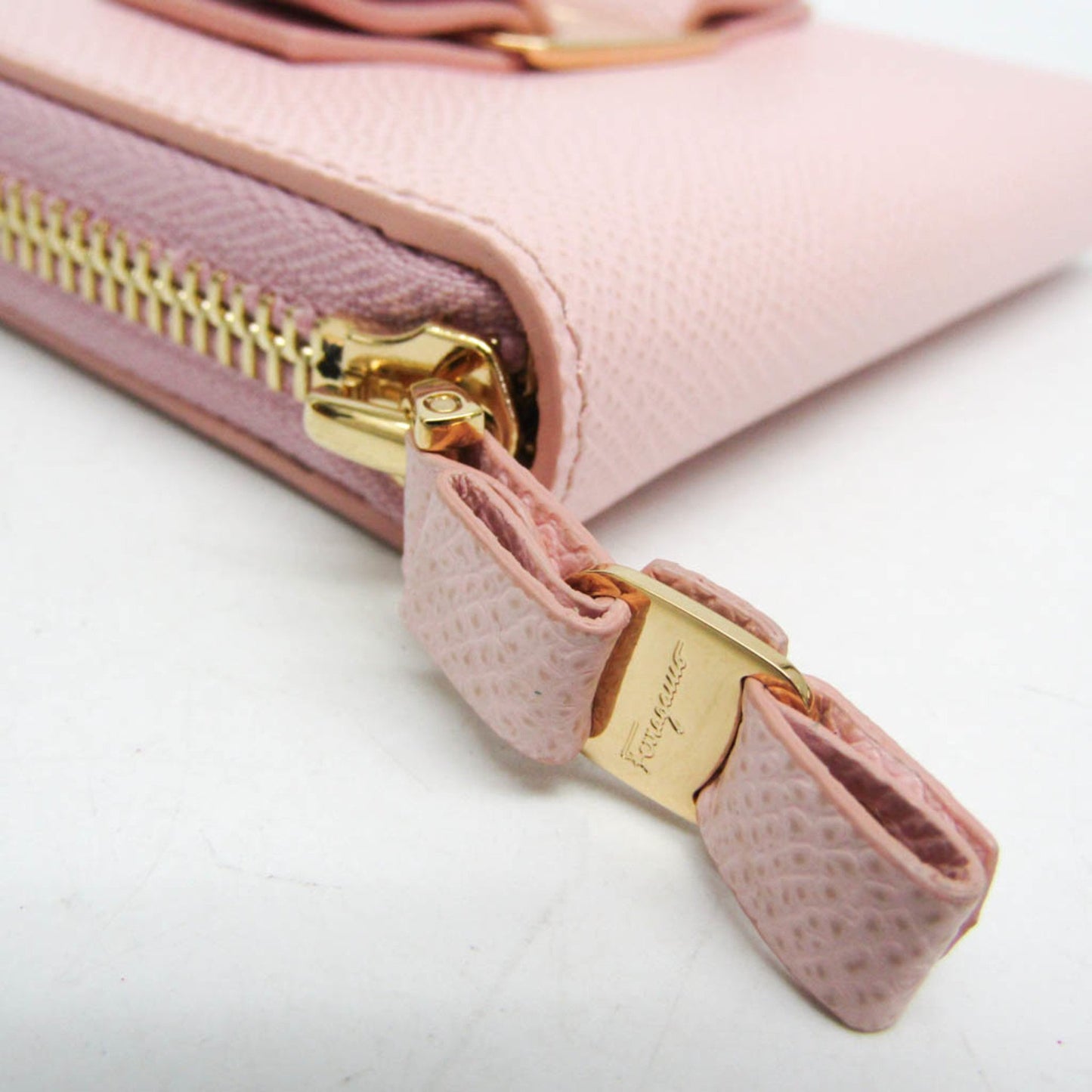 Salvatore Ferragamo Vara Iy-22D288 Leather Card Case Light Pink