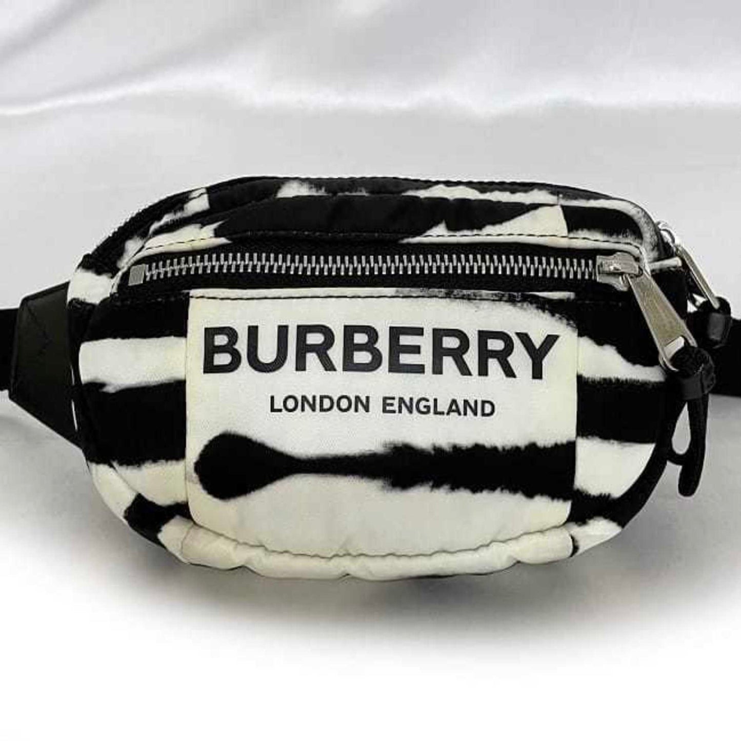 Burberry Body Bag Ec-22942 White Black 8028956 Nylon Leather Burberry Crossbody Belt Waist Pouch