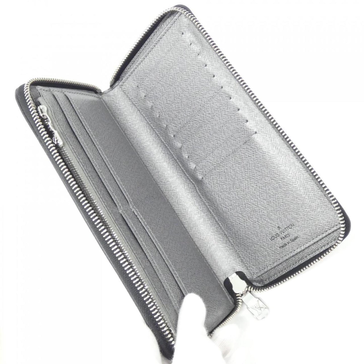 Louis Vuitton Taiga Llama Zippy Wallet Vertical M30841