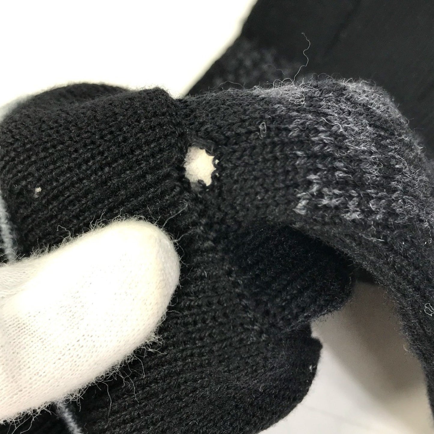 Louis Vuitton M73470 Gong Mai Monogram Eclipse Wool Gloves