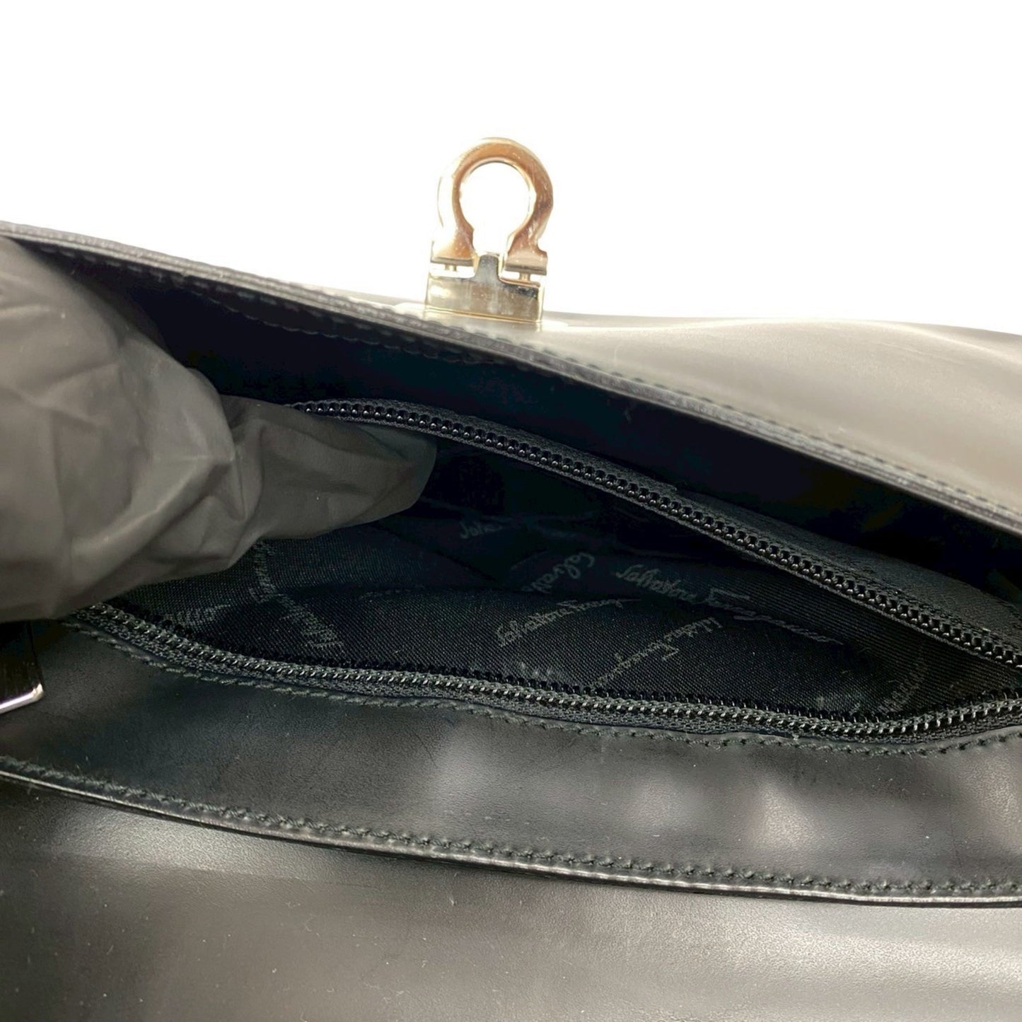 Salvatore Ferragamo Gancini Hardware Leather Semi-Shoulder Bag In Black