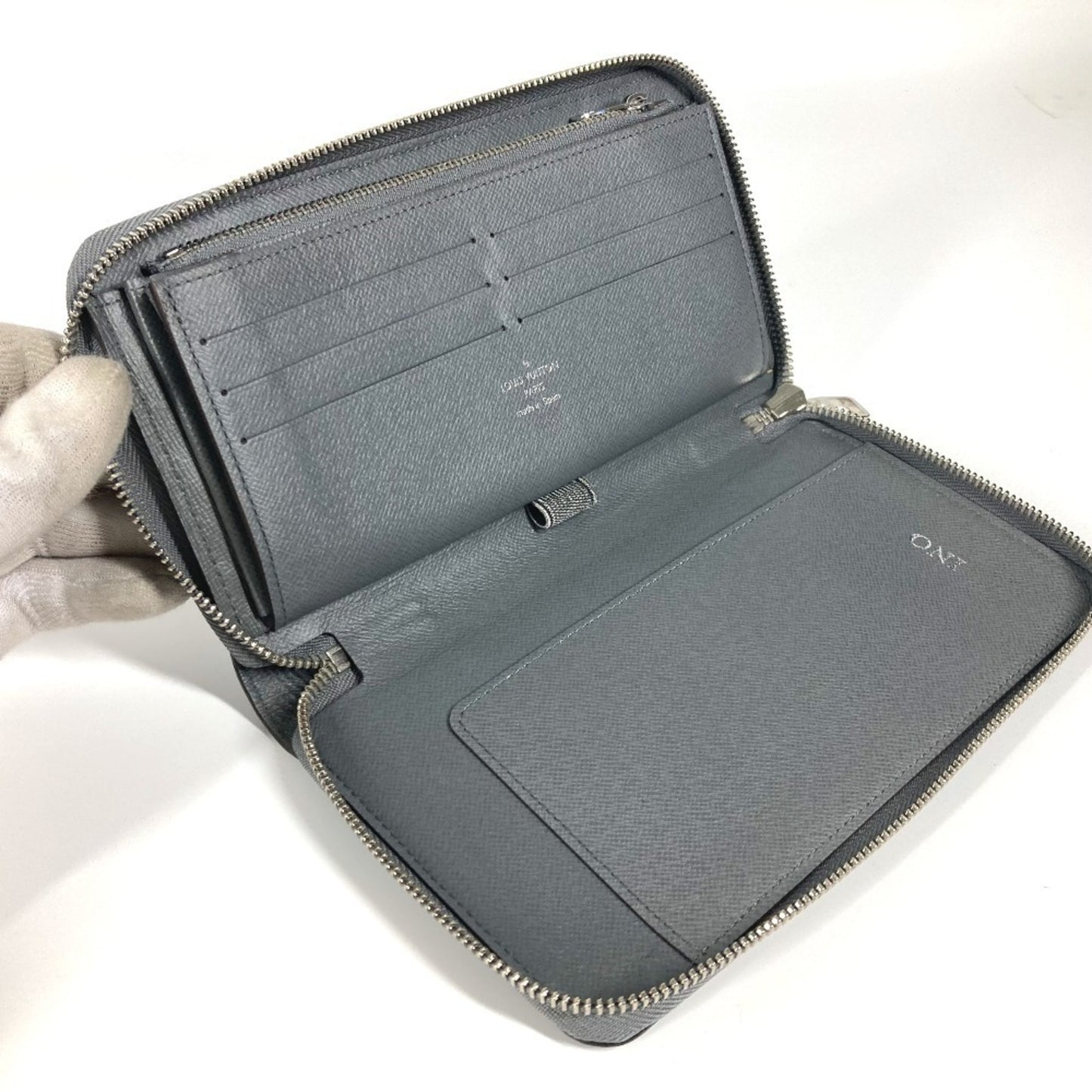 Louis Vuitton M30517 Taiga Zippy Organizer Long Wallet Round Zipper Leather