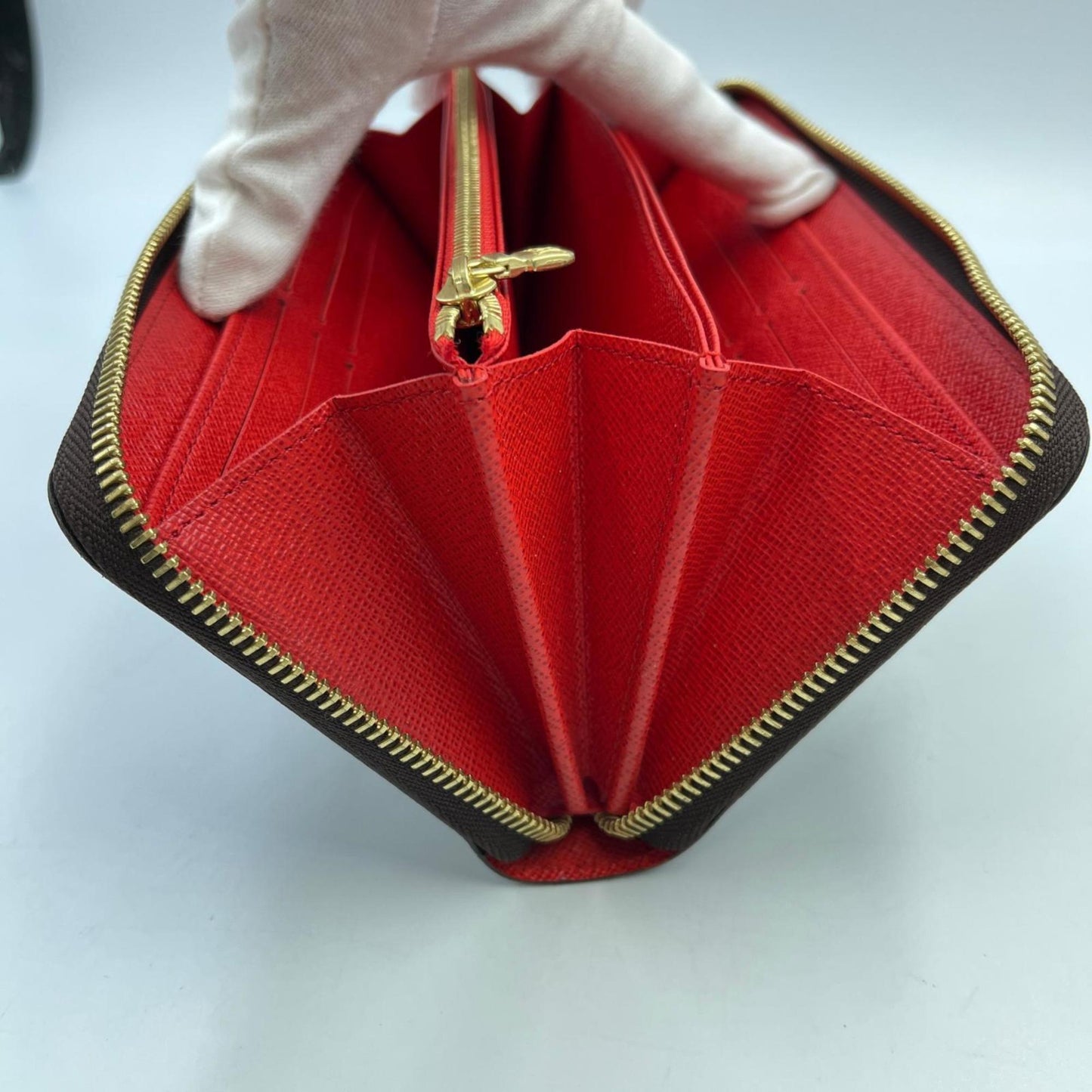 Louis Vuitton Zippy Wallet With Round Zipper