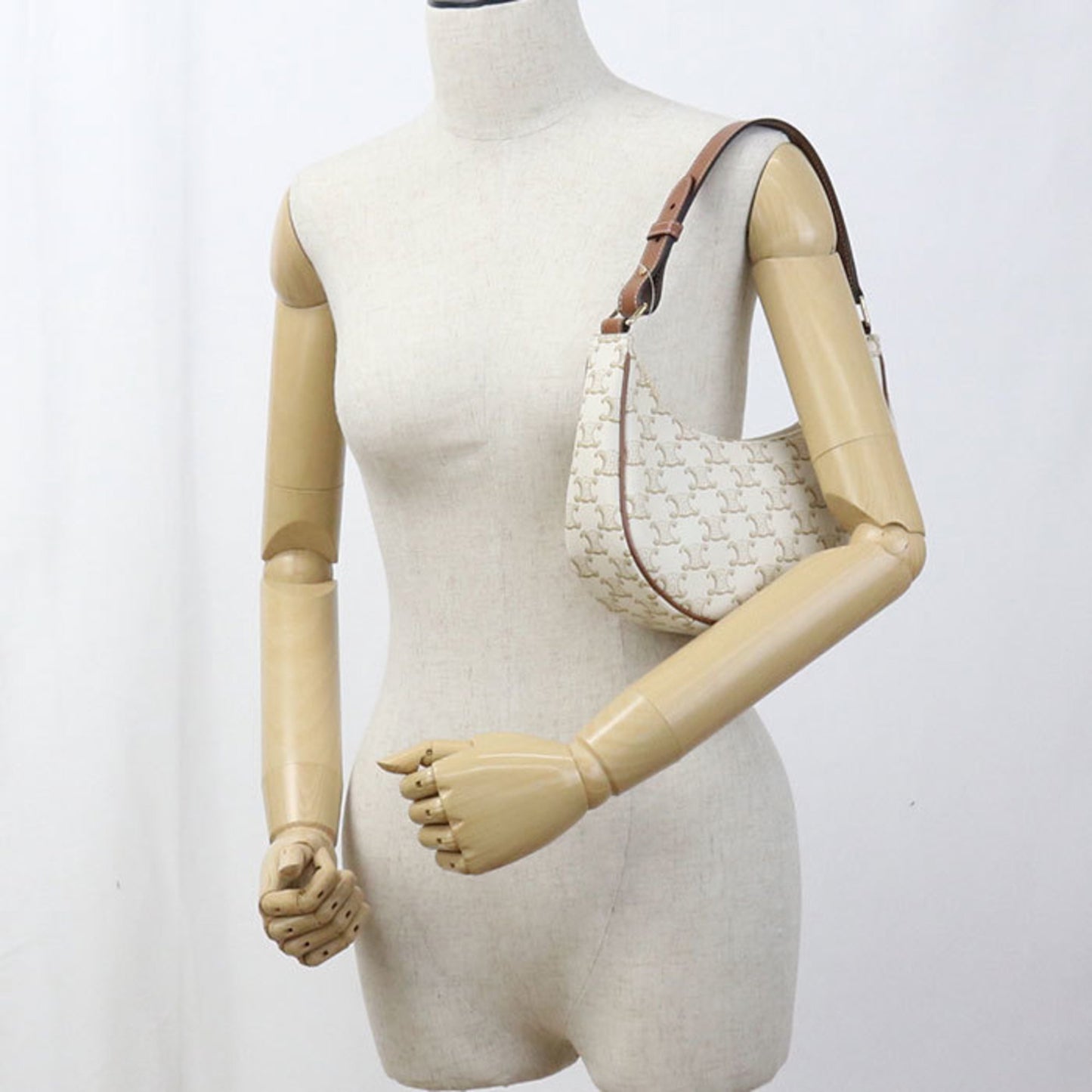 Celine Ava Triomphe Canvas Shoulder Bag (193952Bzj.01Bc) In White