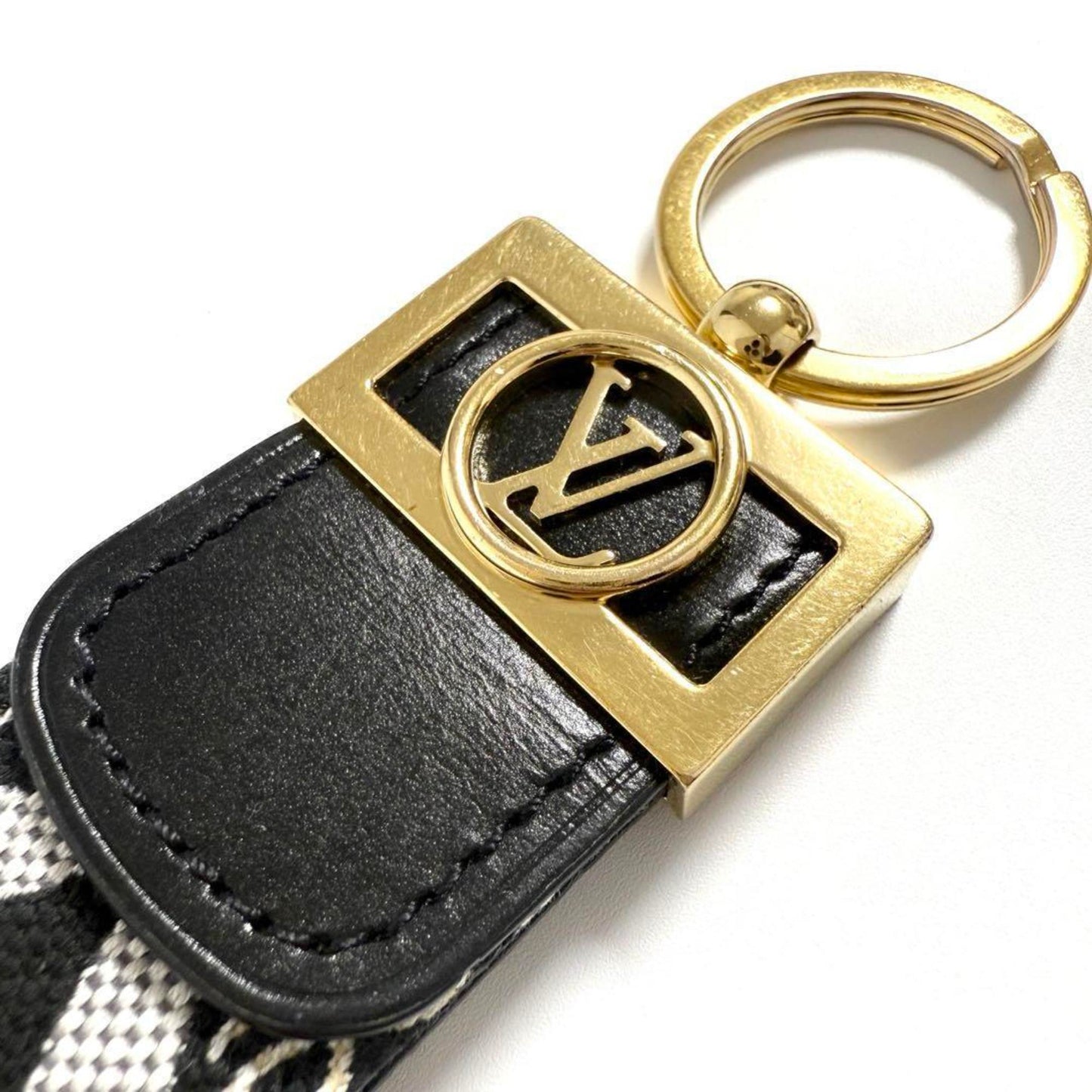 Louis Vuitton Key Holder Ring Portocle Dragonne 1854
