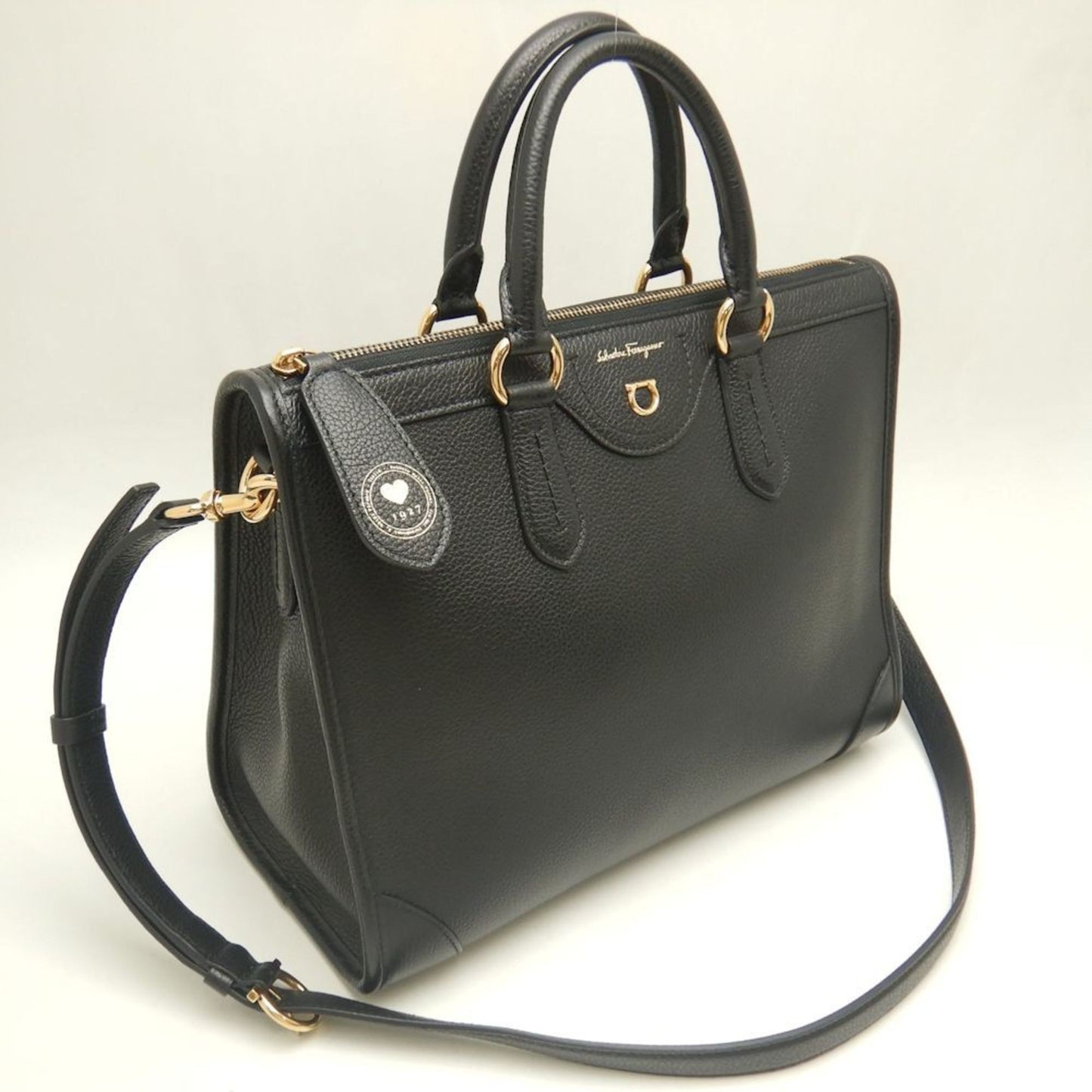 Salvatore Ferragamo 21-1378 Tote Bag Gancini Calf Black 252840