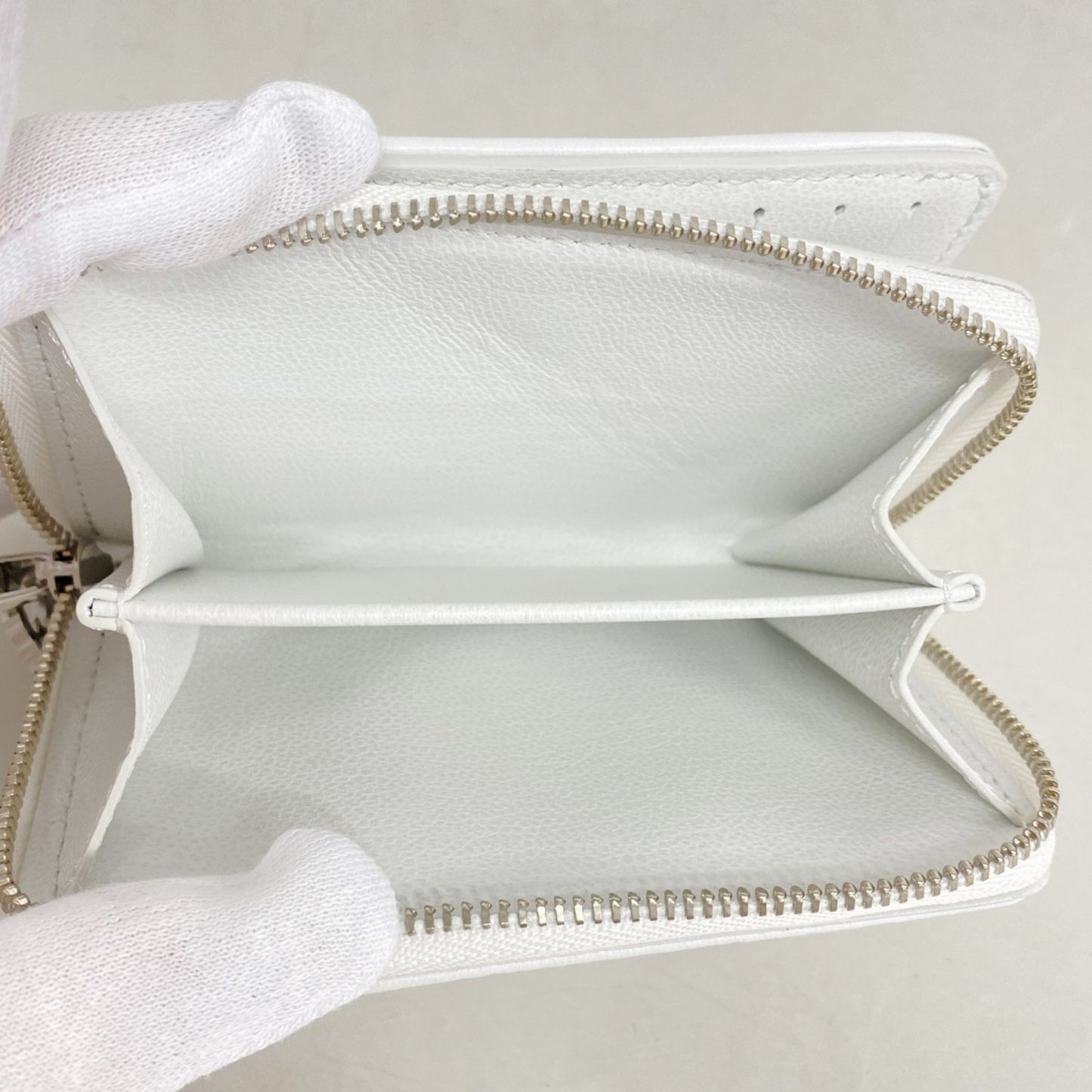 Louis Vuitton Monogram Embossed Portefeuille Lou Wallet M12153 White