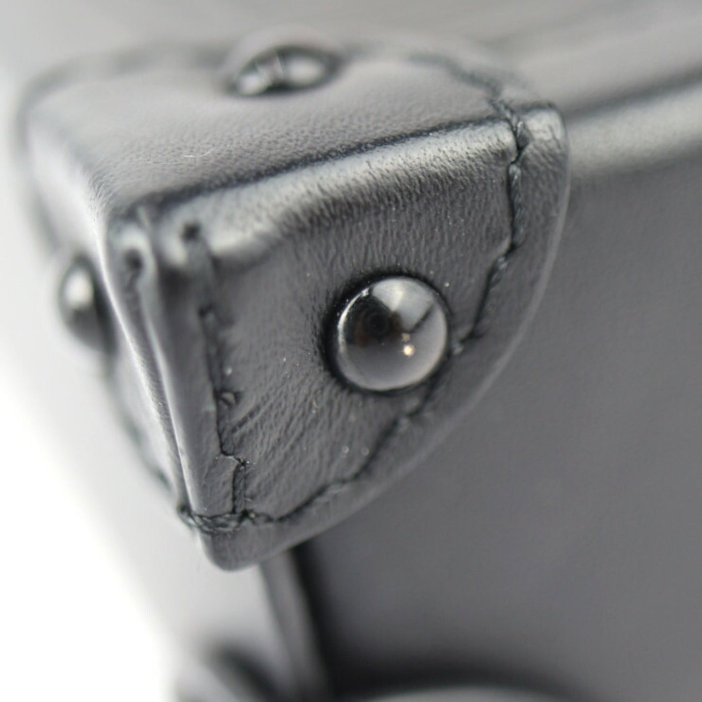 Louis Vuitton Louis Vuitton Pochette Trunk Vertical Epi Shoulder Bag M67871 Leather Calf Black